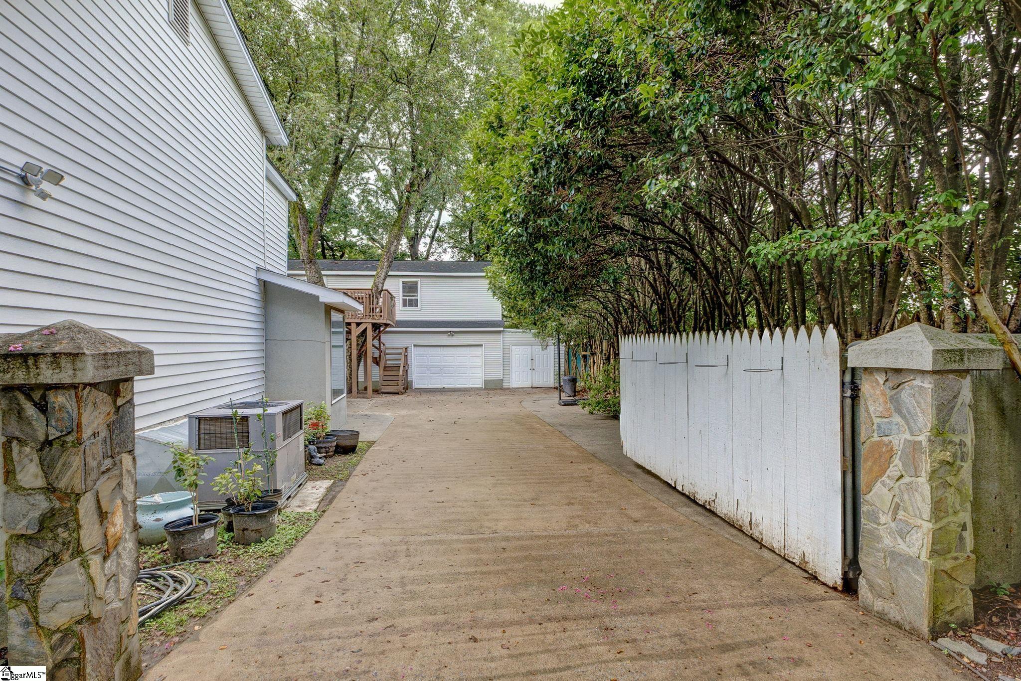 Taylors, South Carolina 29687, United States, 4 Bedrooms Bedrooms, ,5 BathroomsBathrooms,Residential,Active,191631