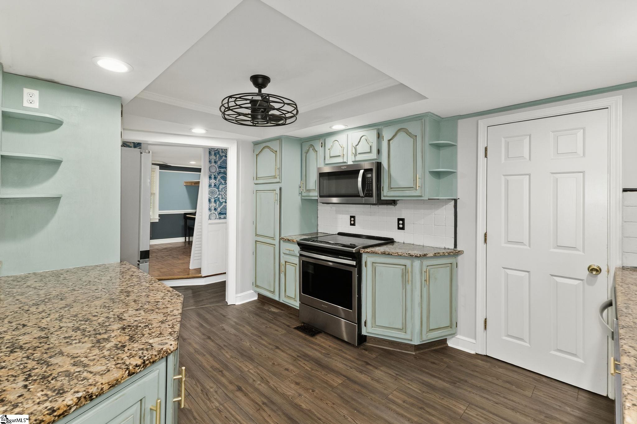 Taylors, South Carolina 29687, United States, 4 Bedrooms Bedrooms, ,5 BathroomsBathrooms,Residential,Active,191631