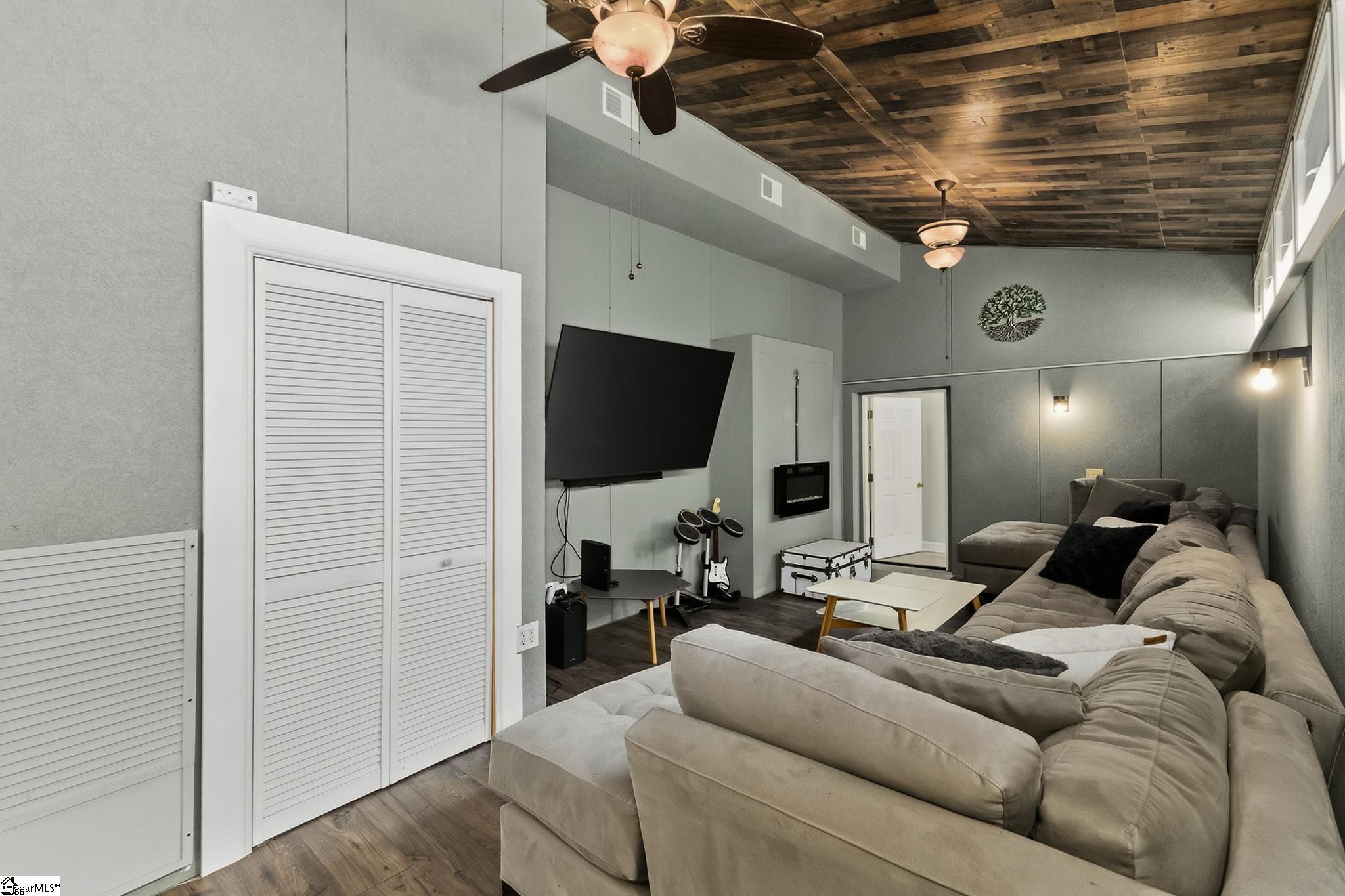 Taylors, South Carolina 29687, United States, 4 Bedrooms Bedrooms, ,5 BathroomsBathrooms,Residential,Active,191631