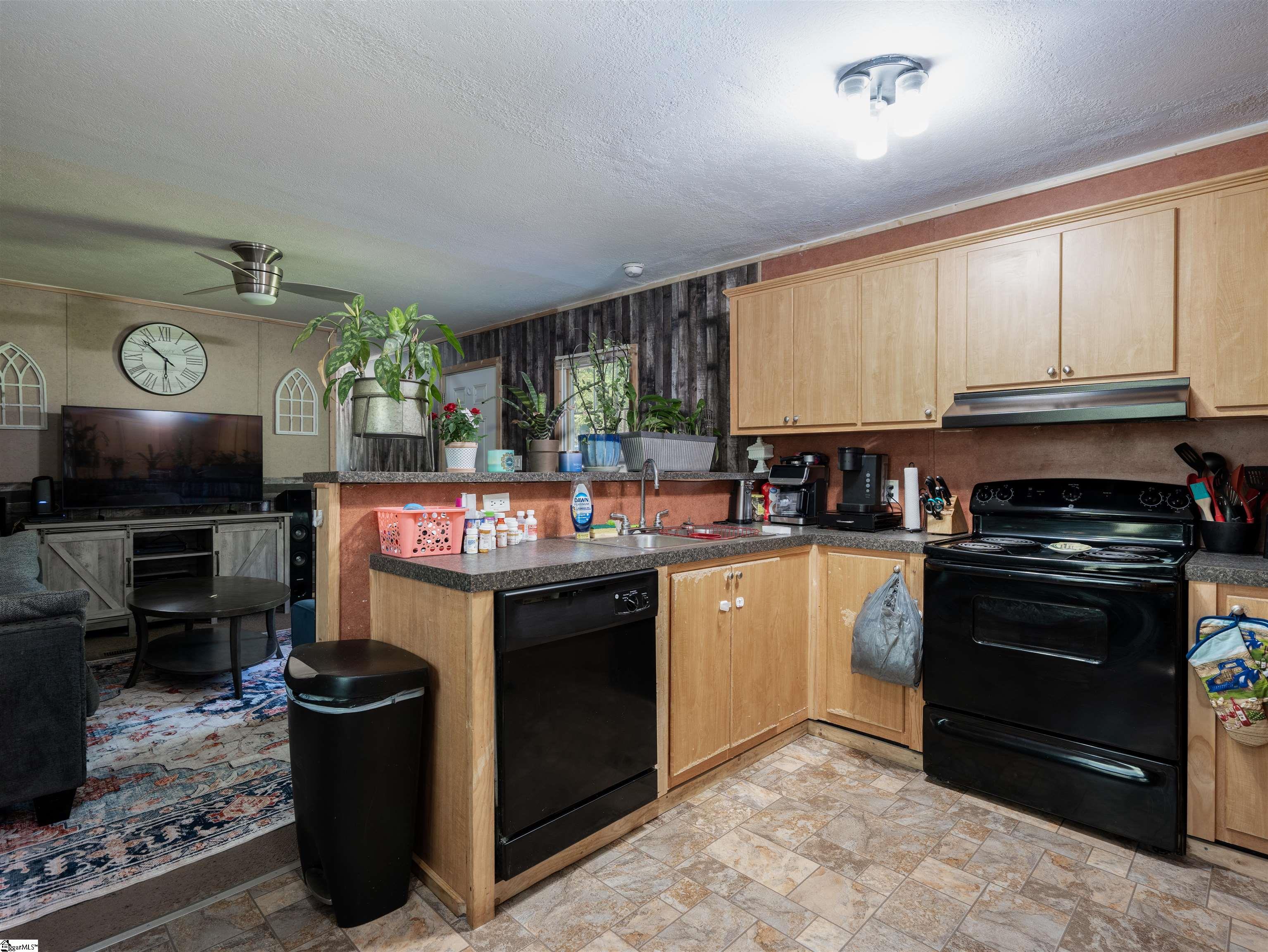 Spartanburg, South Carolina 29301, United States, 3 Bedrooms Bedrooms, ,2 BathroomsBathrooms,Residential,Pending,109888