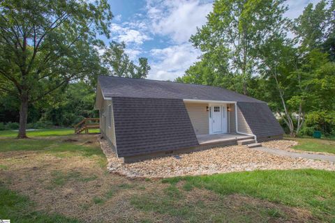 Photo of 135 Regent Street, Spartanburg, SC 29302 (MLS # 1583981)