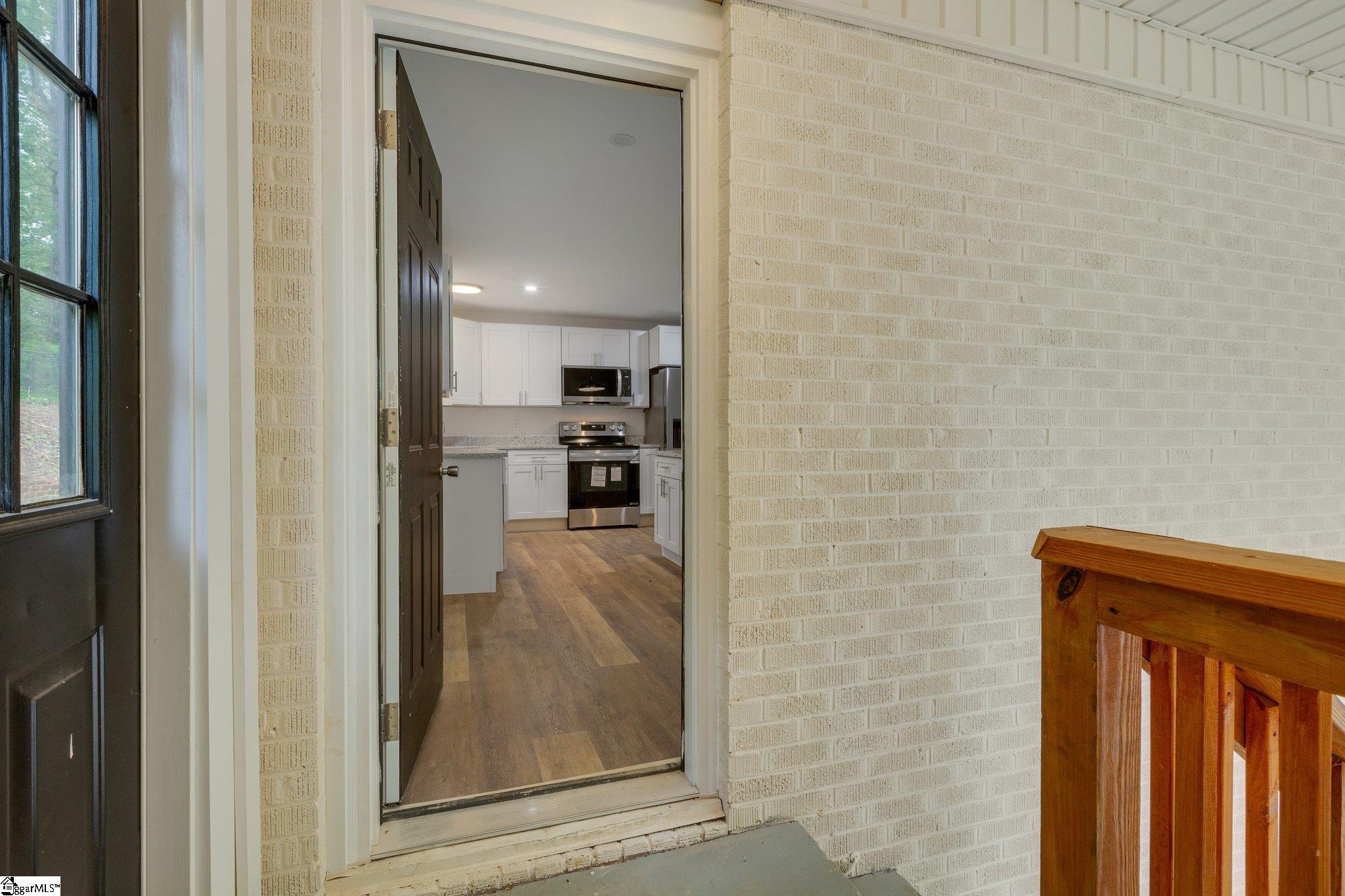 Greenville, South Carolina 29605, United States, 3 Bedrooms Bedrooms, ,2 BathroomsBathrooms,Residential,Contingent,135013