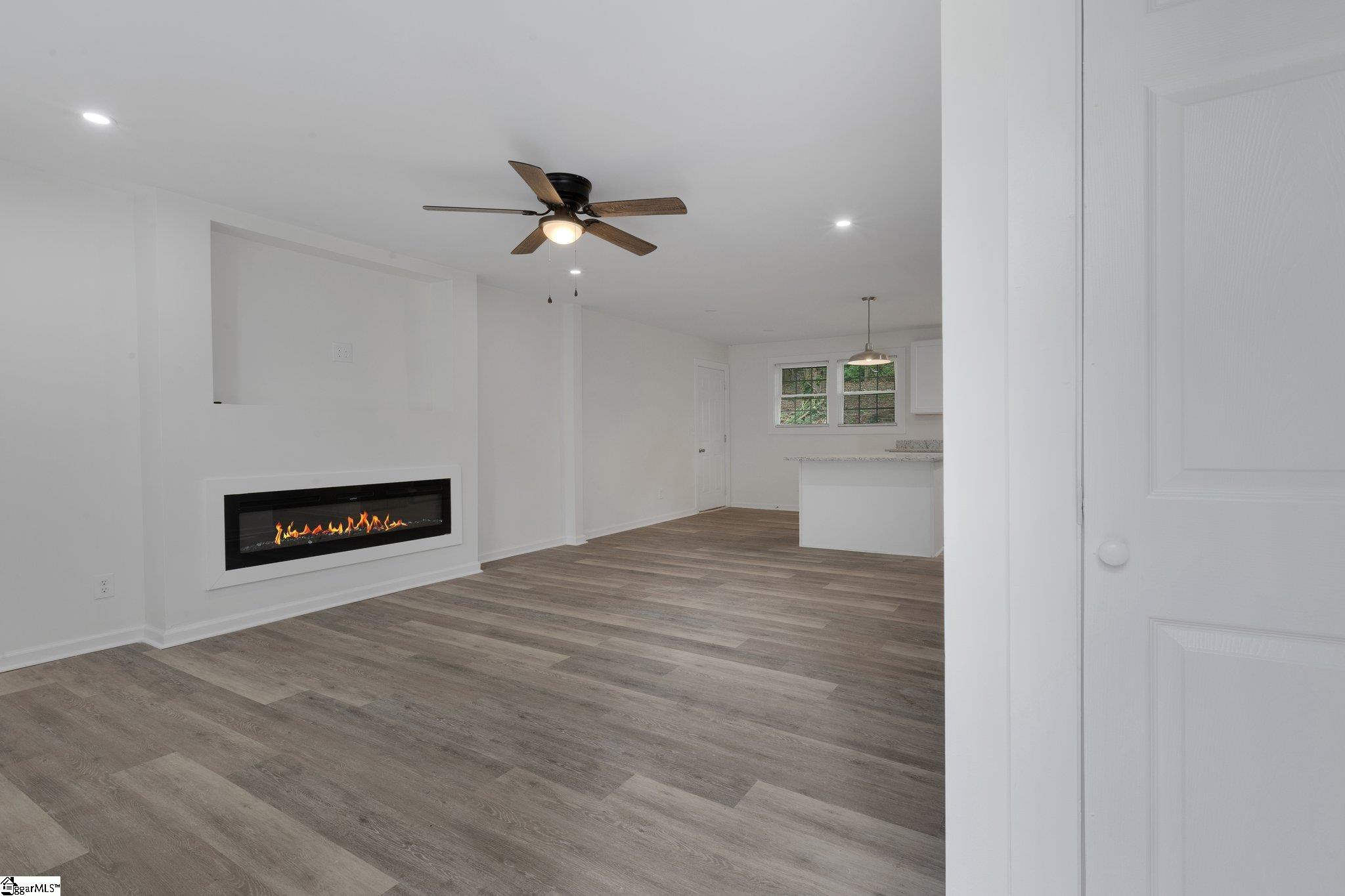 Greenville, South Carolina 29605, United States, 3 Bedrooms Bedrooms, ,2 BathroomsBathrooms,Residential,Contingent,135013