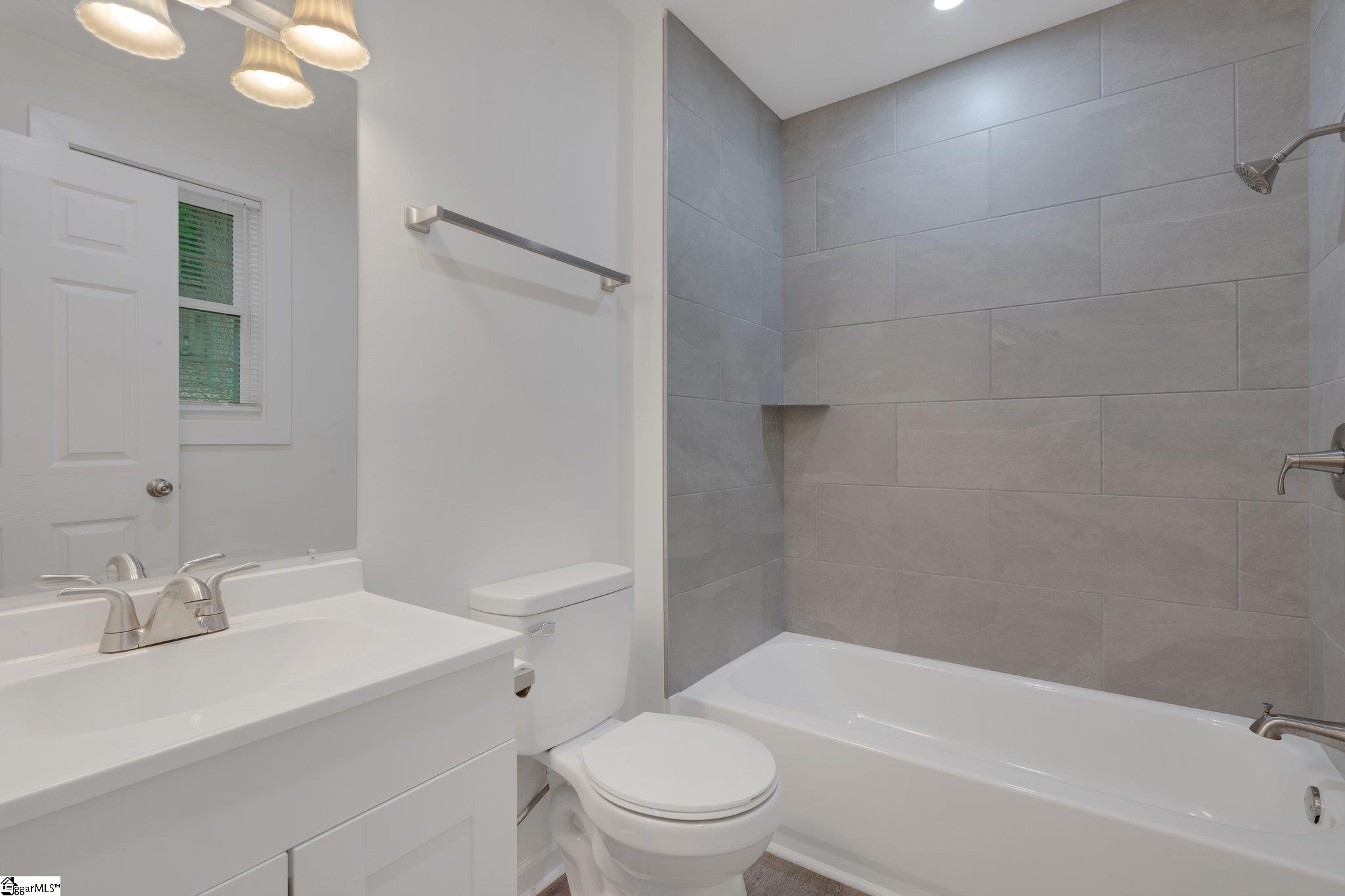 Greenville, South Carolina 29605, United States, 3 Bedrooms Bedrooms, ,2 BathroomsBathrooms,Residential,Contingent,135013