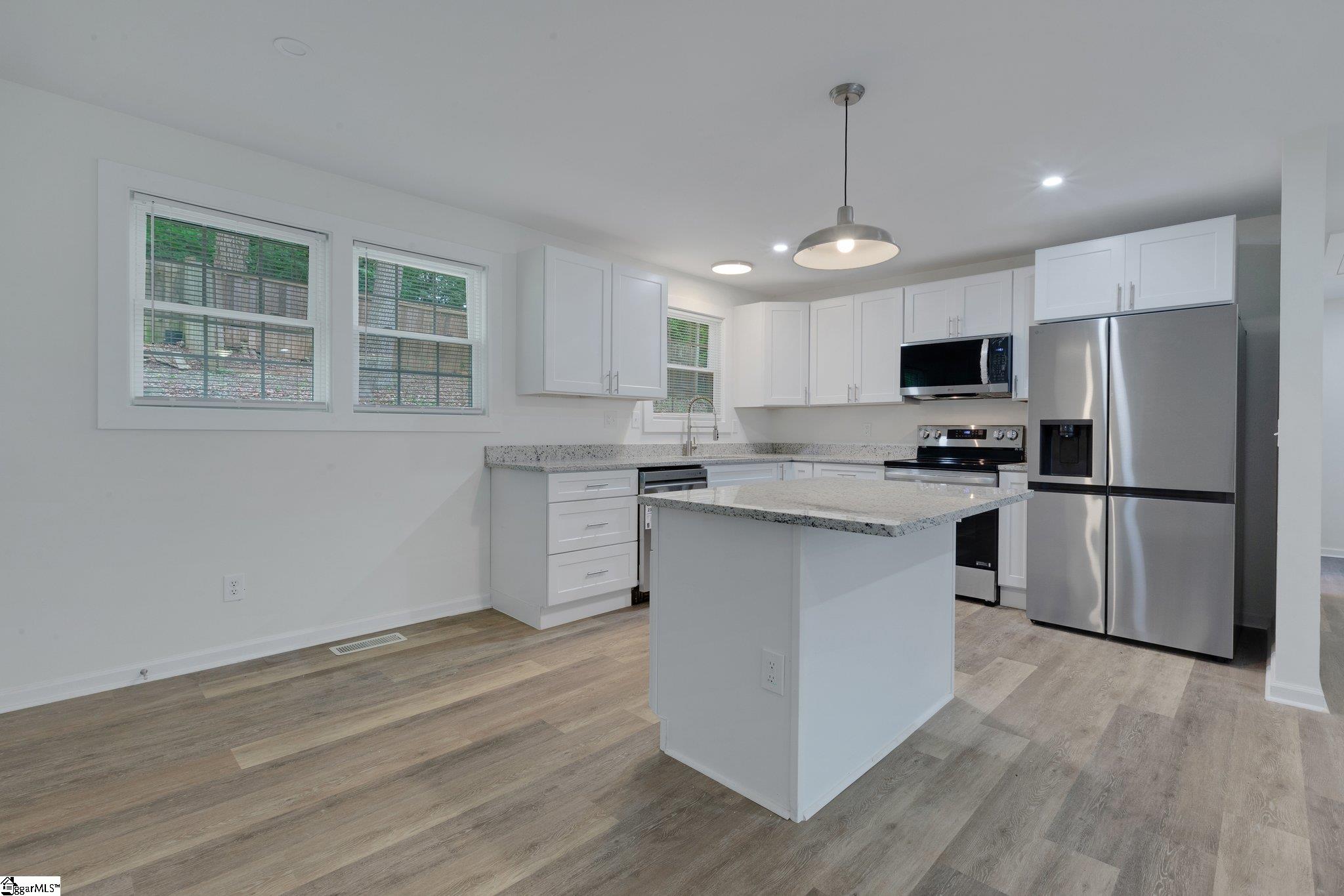 Greenville, South Carolina 29605, United States, 3 Bedrooms Bedrooms, ,2 BathroomsBathrooms,Residential,Contingent,135013