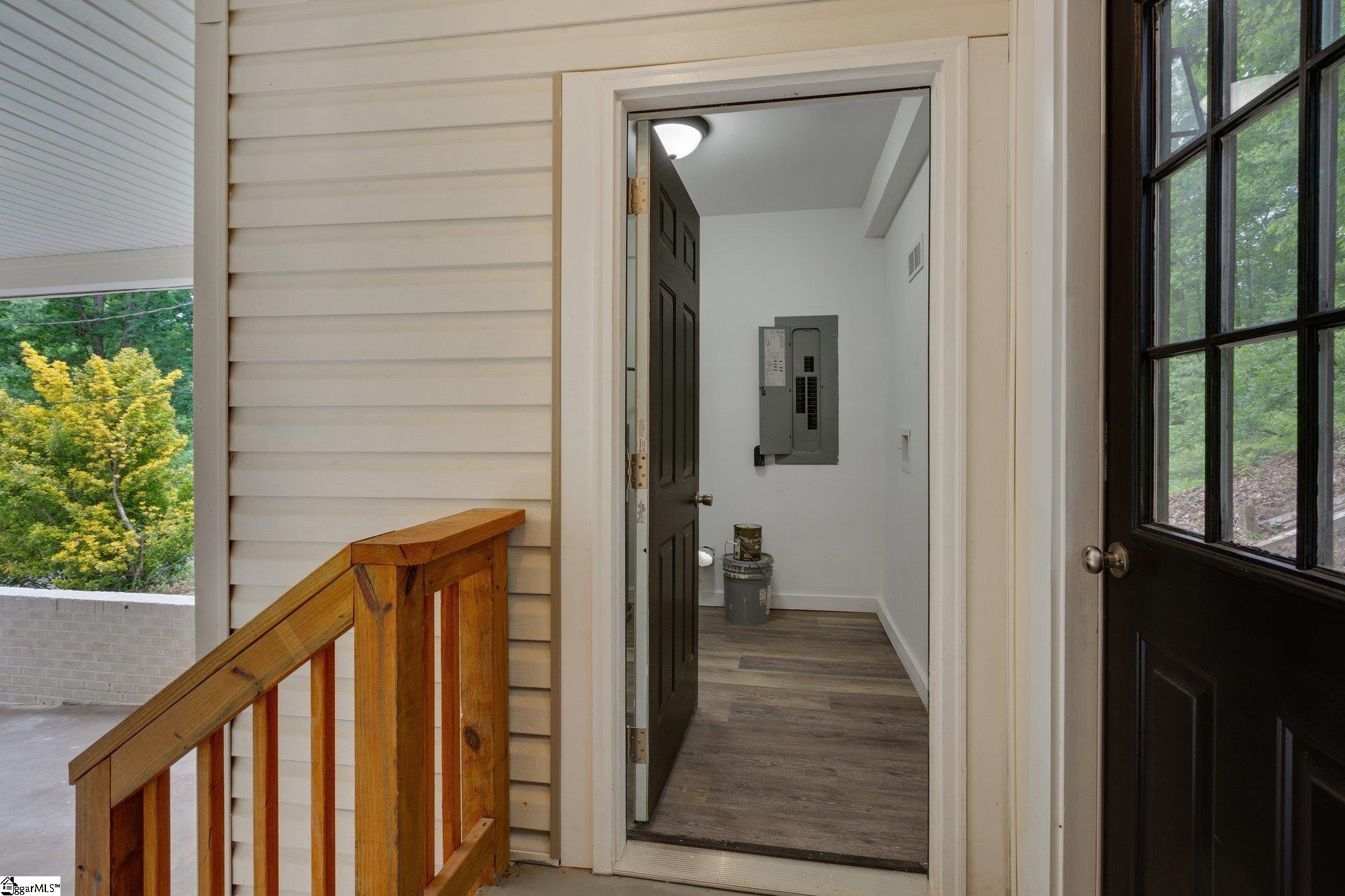 Greenville, South Carolina 29605, United States, 3 Bedrooms Bedrooms, ,2 BathroomsBathrooms,Residential,Contingent,135013