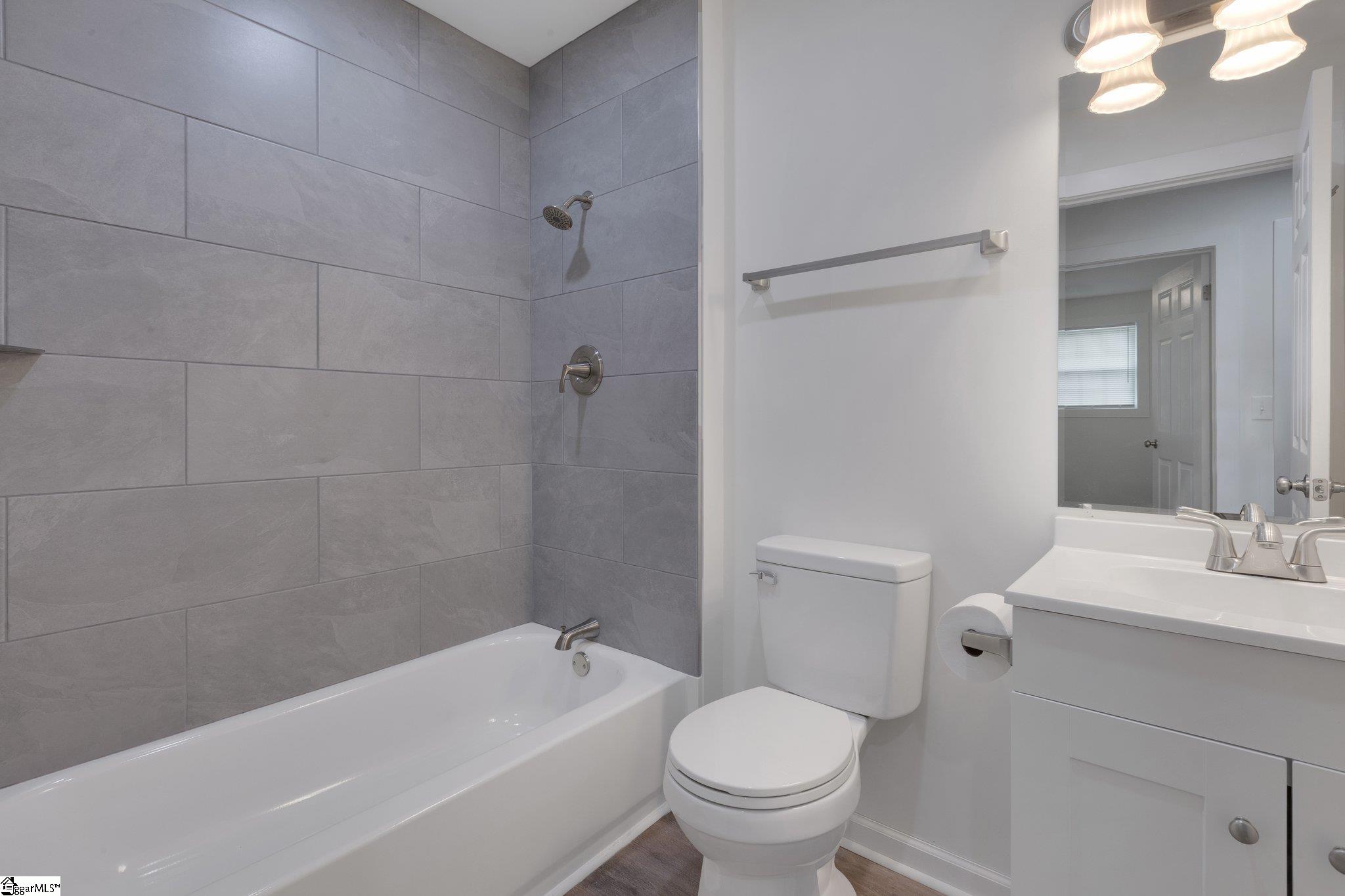 Greenville, South Carolina 29605, United States, 3 Bedrooms Bedrooms, ,2 BathroomsBathrooms,Residential,Contingent,135013