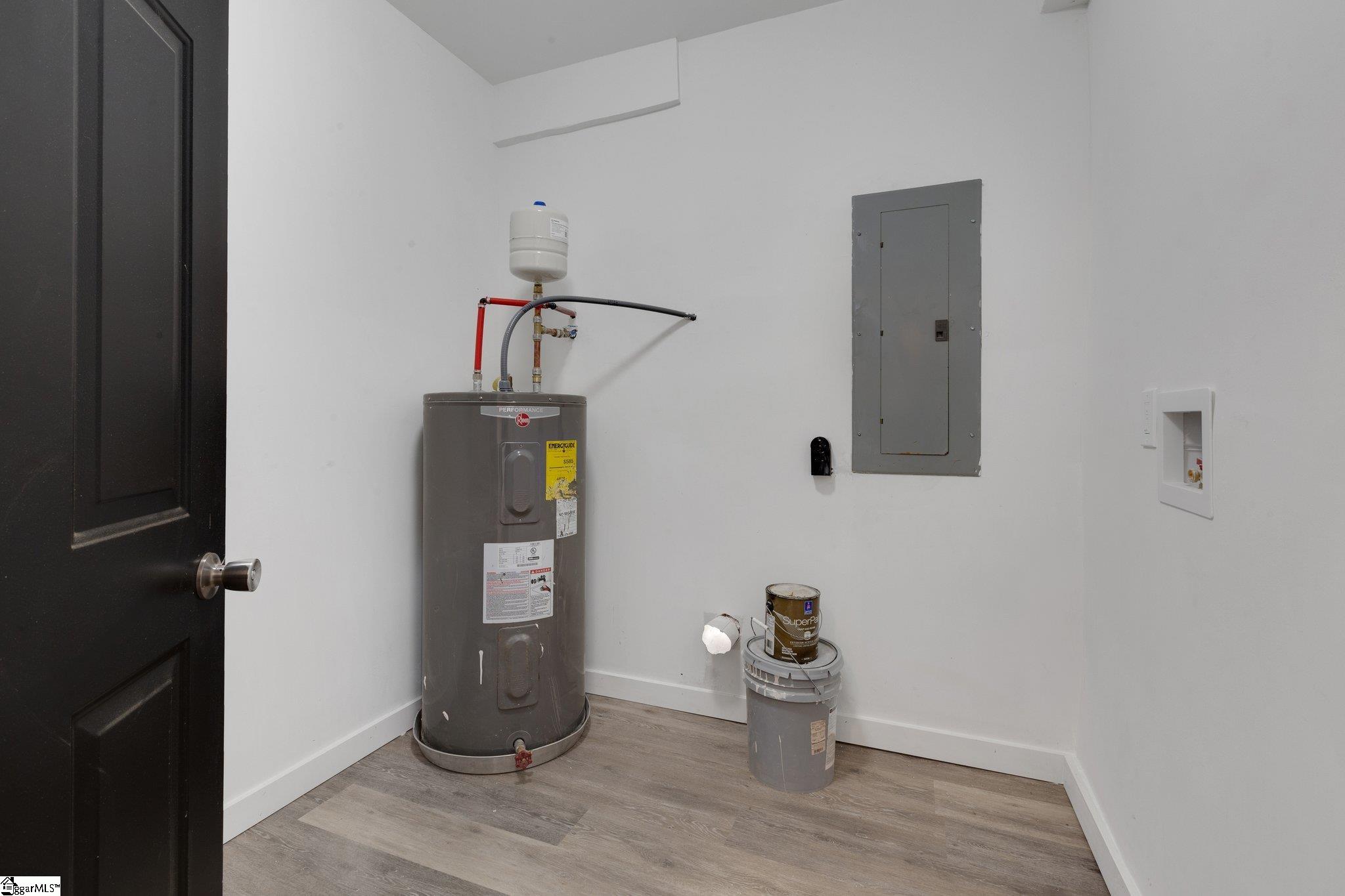 Greenville, South Carolina 29605, United States, 3 Bedrooms Bedrooms, ,2 BathroomsBathrooms,Residential,Contingent,135013