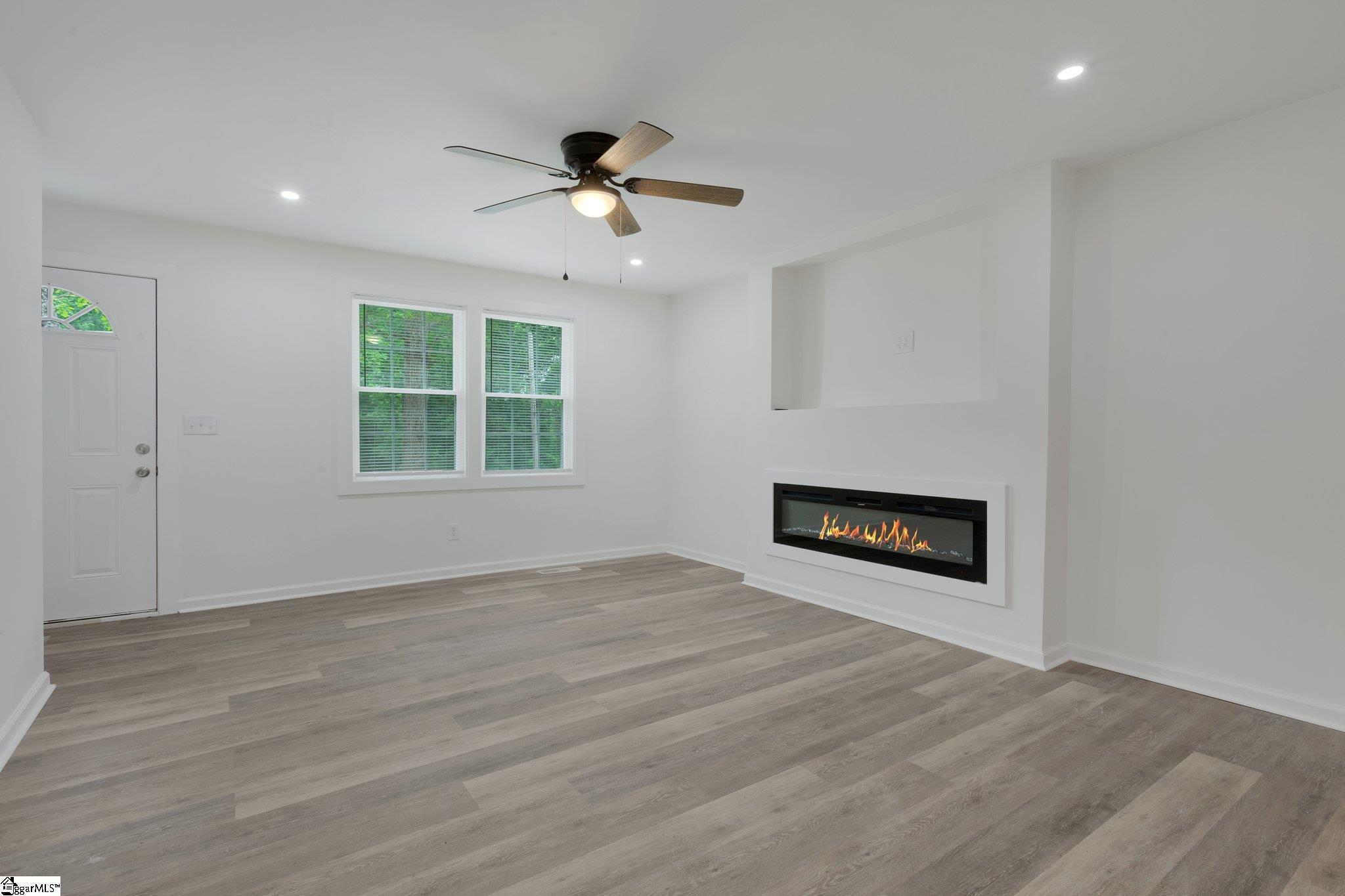 Greenville, South Carolina 29605, United States, 3 Bedrooms Bedrooms, ,2 BathroomsBathrooms,Residential,Contingent,135013