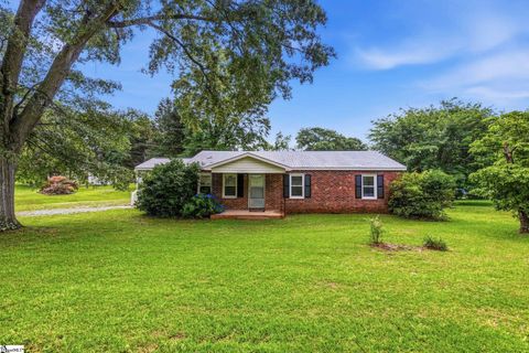 Photo of 112 E Court Drive, Chesnee, SC 29323 (MLS # 1594574)
