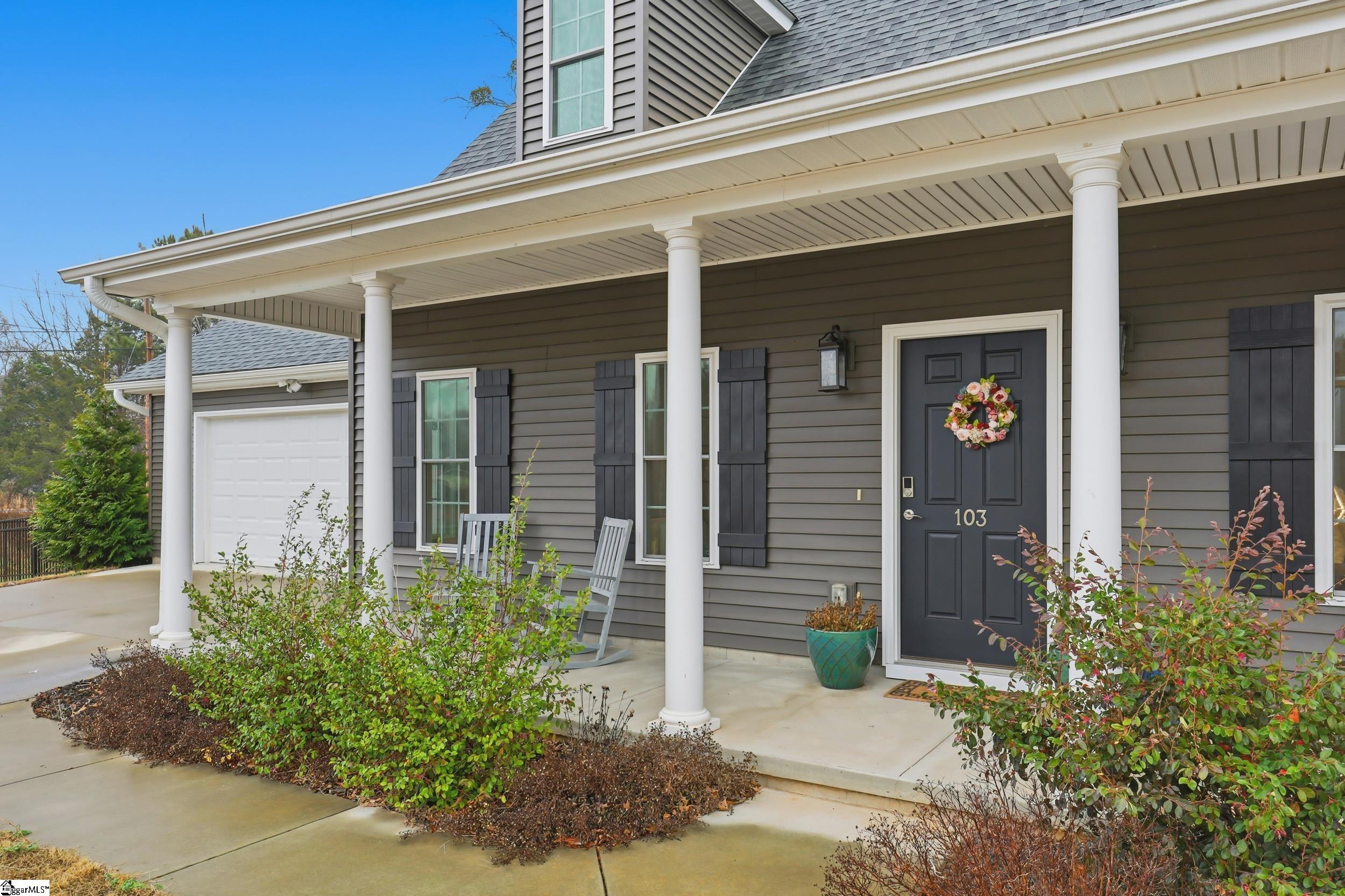 103 W Chestnut Court