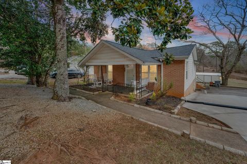 Photo of 2817 Anderson Road, Greenville, SC 29611 (MLS # 1585609)