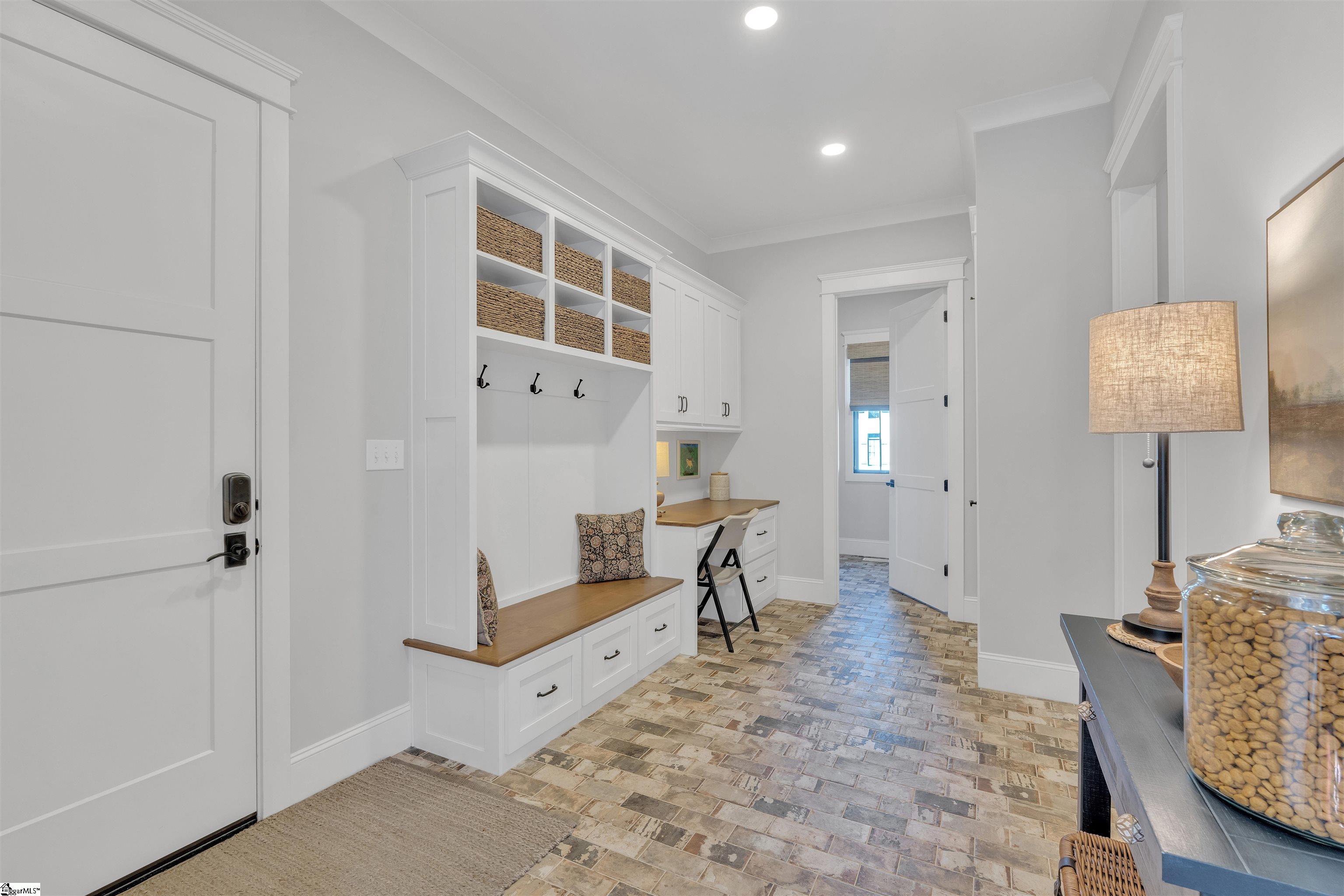 Simpsonville, South Carolina 29681, United States, 5 Bedrooms Bedrooms, ,4 BathroomsBathrooms,Residential,Pending,116211