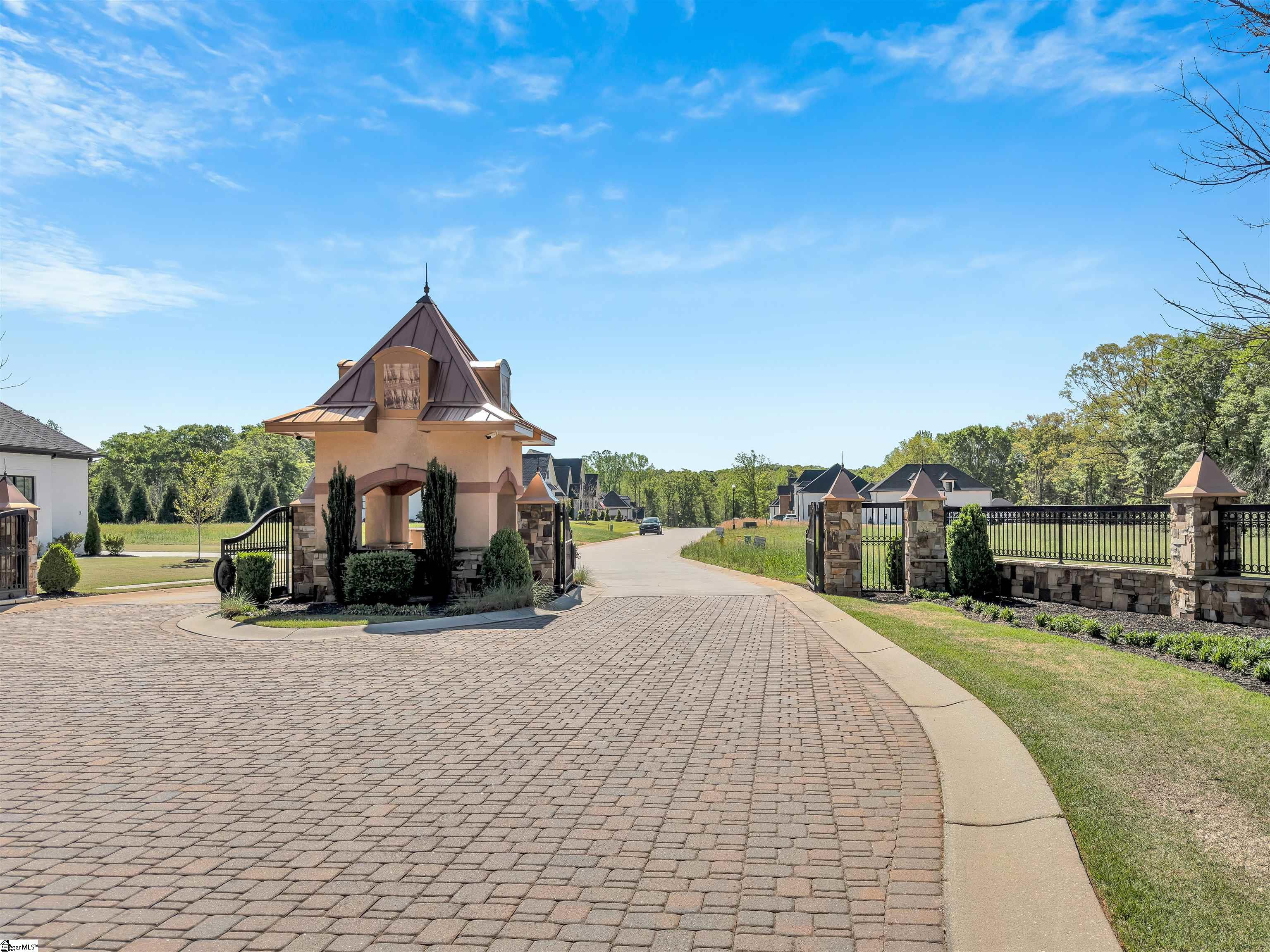 Simpsonville, South Carolina 29681, United States, 5 Bedrooms Bedrooms, ,4 BathroomsBathrooms,Residential,Pending,116211