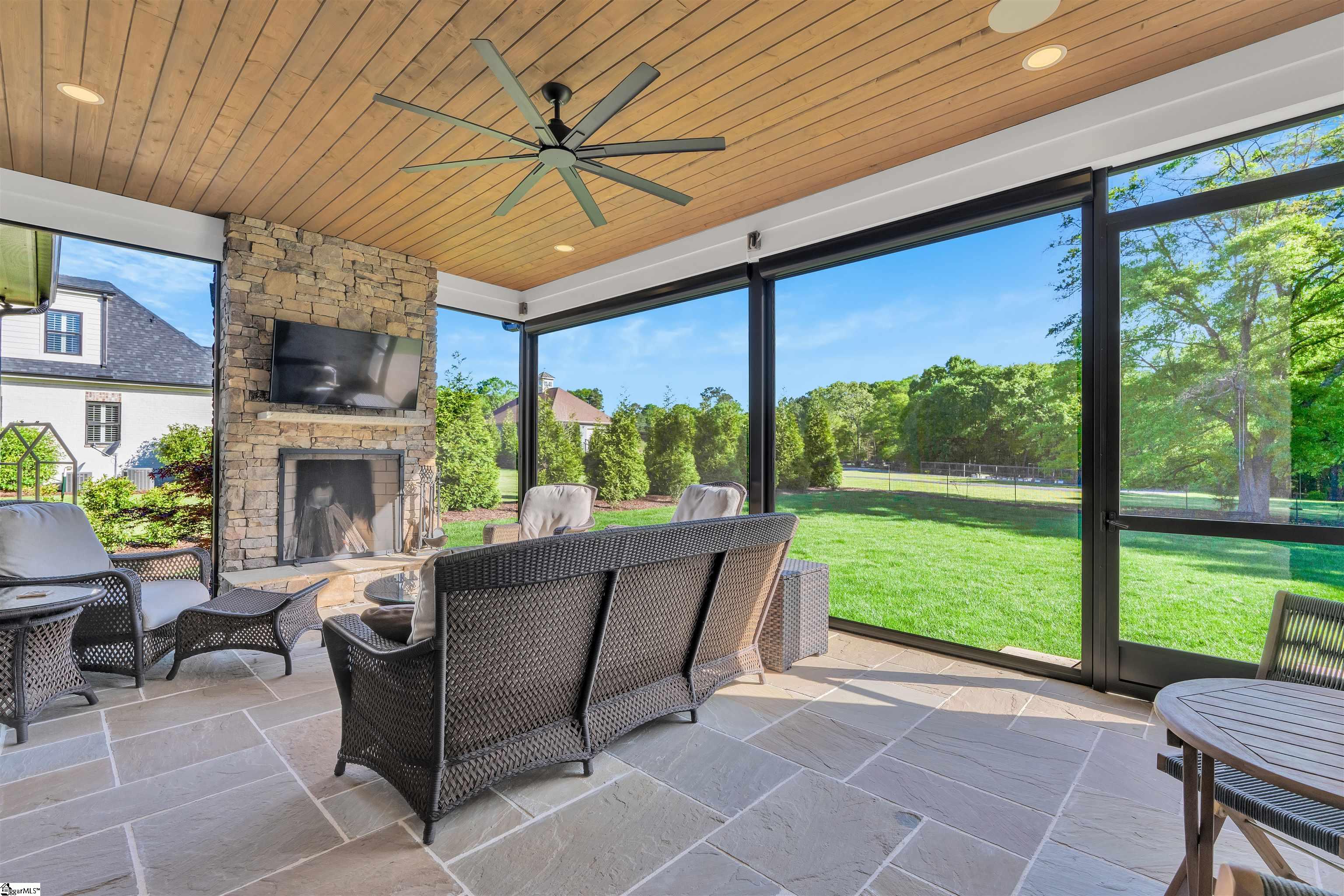 Simpsonville, South Carolina 29681, United States, 5 Bedrooms Bedrooms, ,4 BathroomsBathrooms,Residential,Pending,116211