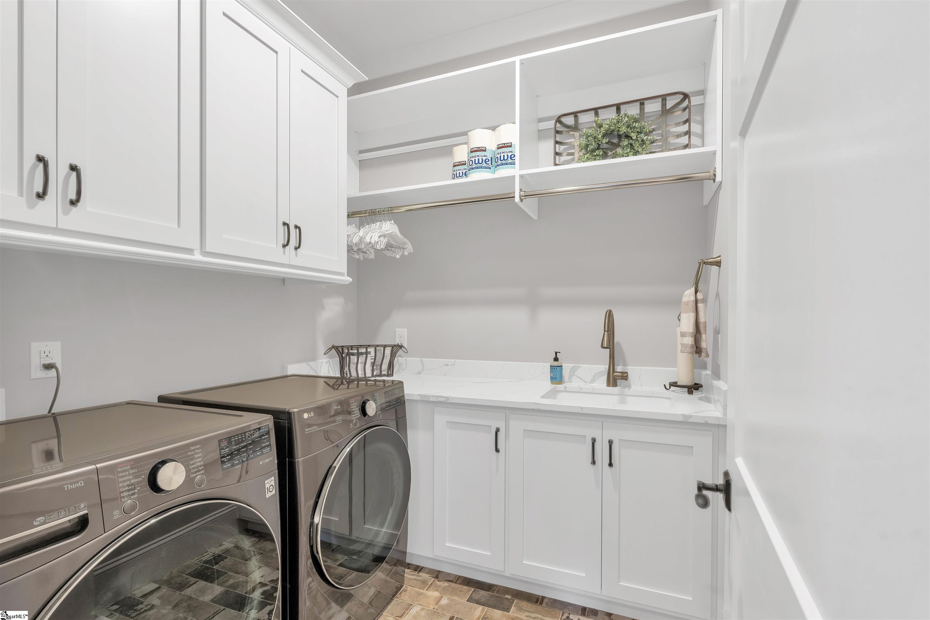 Simpsonville, South Carolina 29681, United States, 5 Bedrooms Bedrooms, ,4 BathroomsBathrooms,Residential,Pending,116211