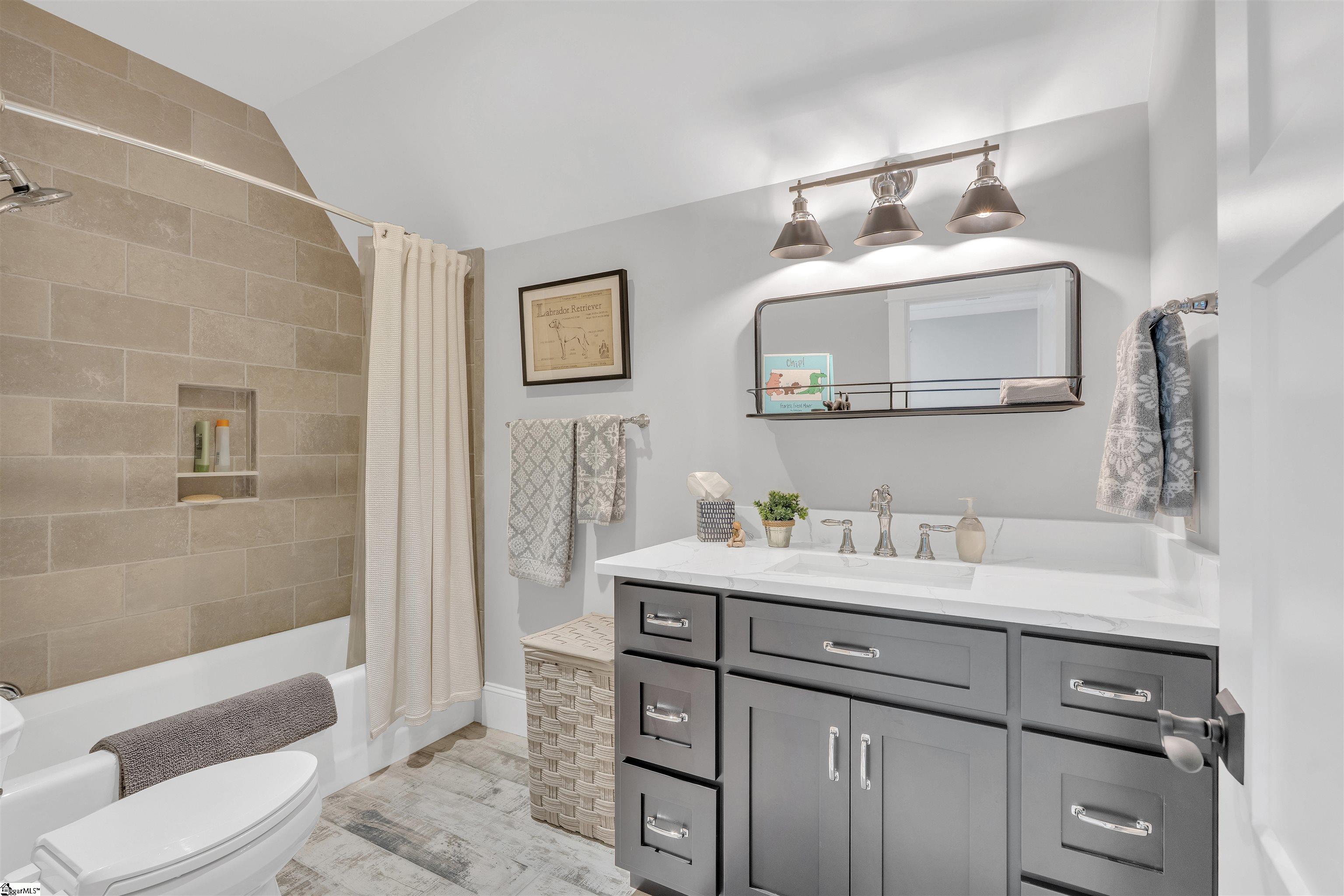 Simpsonville, South Carolina 29681, United States, 5 Bedrooms Bedrooms, ,4 BathroomsBathrooms,Residential,Pending,116211