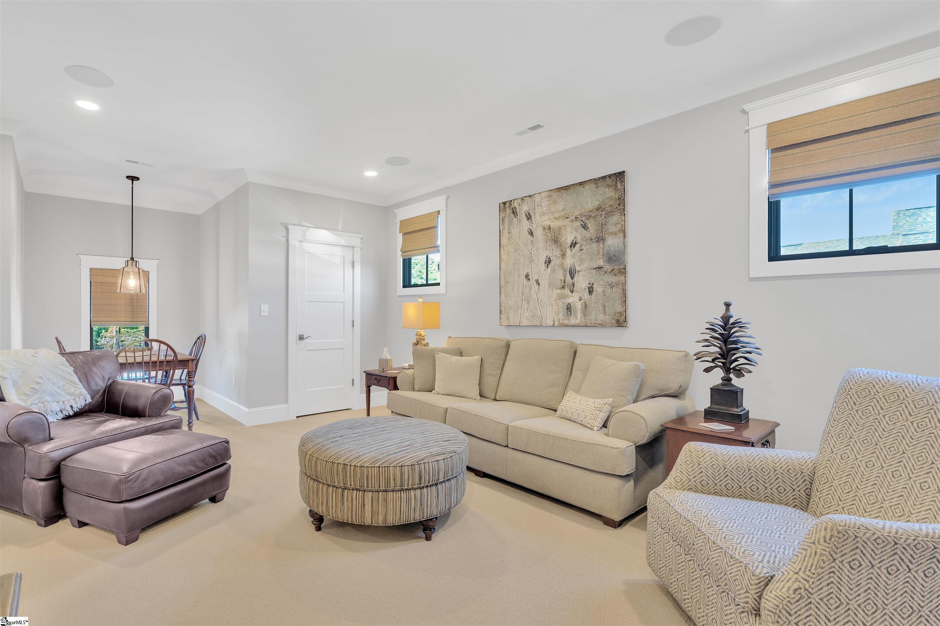 Simpsonville, South Carolina 29681, United States, 5 Bedrooms Bedrooms, ,4 BathroomsBathrooms,Residential,Pending,116211