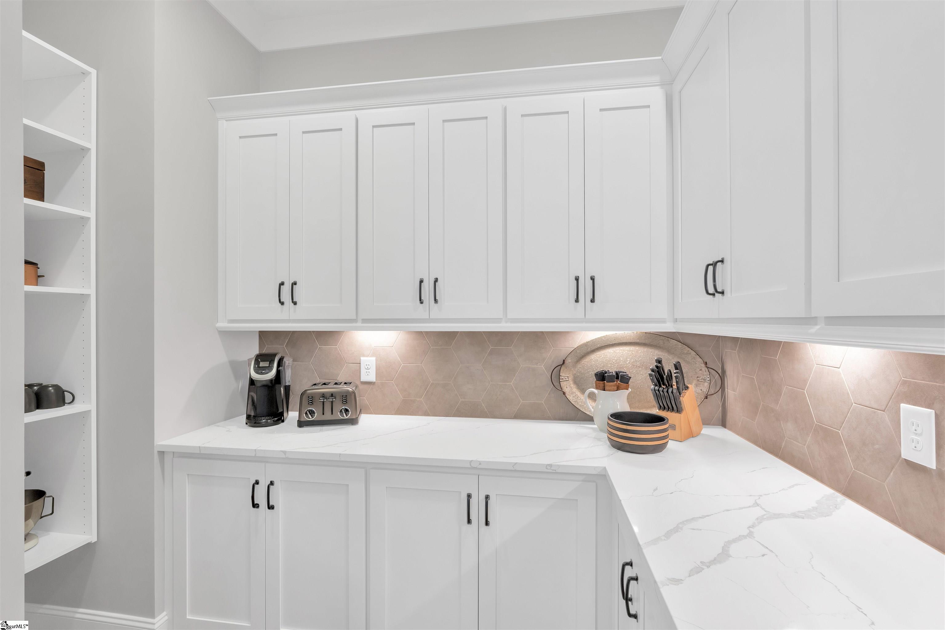 Simpsonville, South Carolina 29681, United States, 5 Bedrooms Bedrooms, ,4 BathroomsBathrooms,Residential,Pending,116211