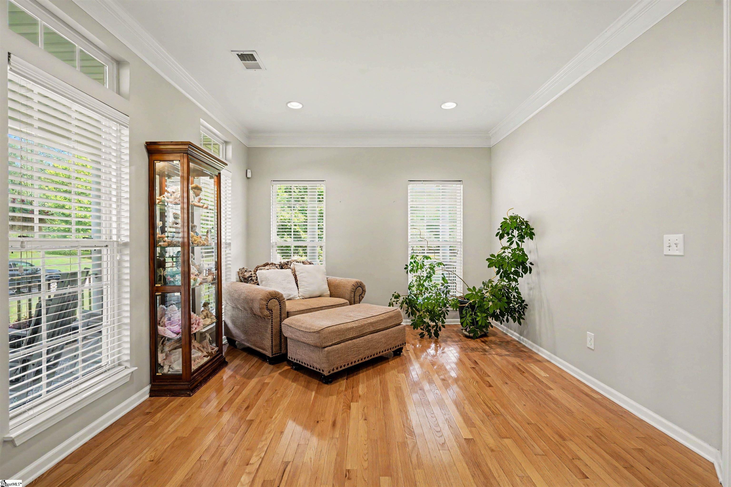 320 Selden Way