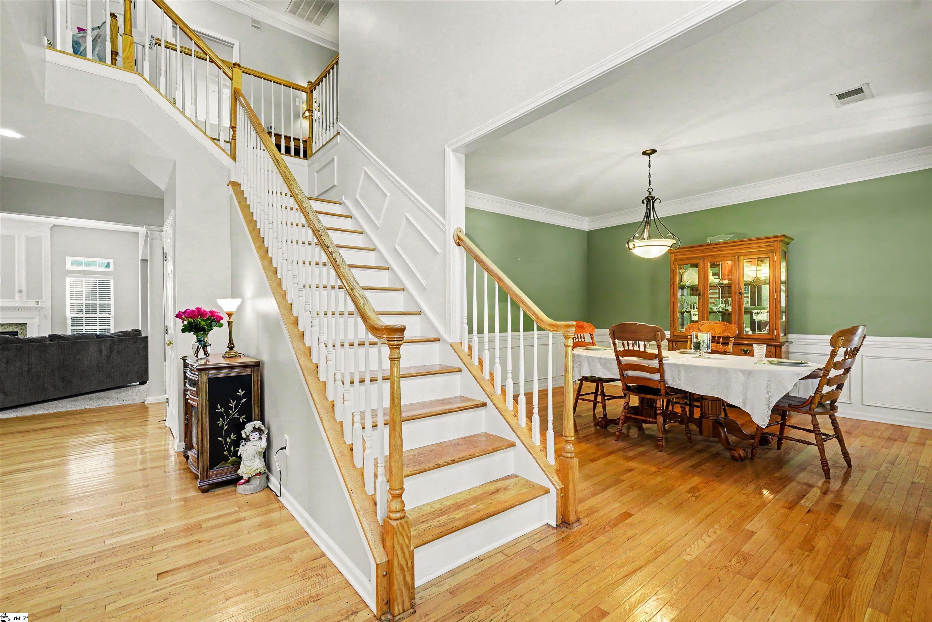 320 Selden Way