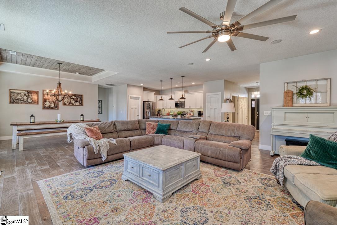 2007 Edwards Lake Road