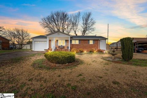 Photo of 111 Mcdowell Drive, Boiling Springs, SC 29316 (MLS # 1580487)