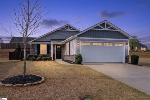 Photo of 402 Edgehill Court, Greenville, SC 29617 (MLS # 1587264)