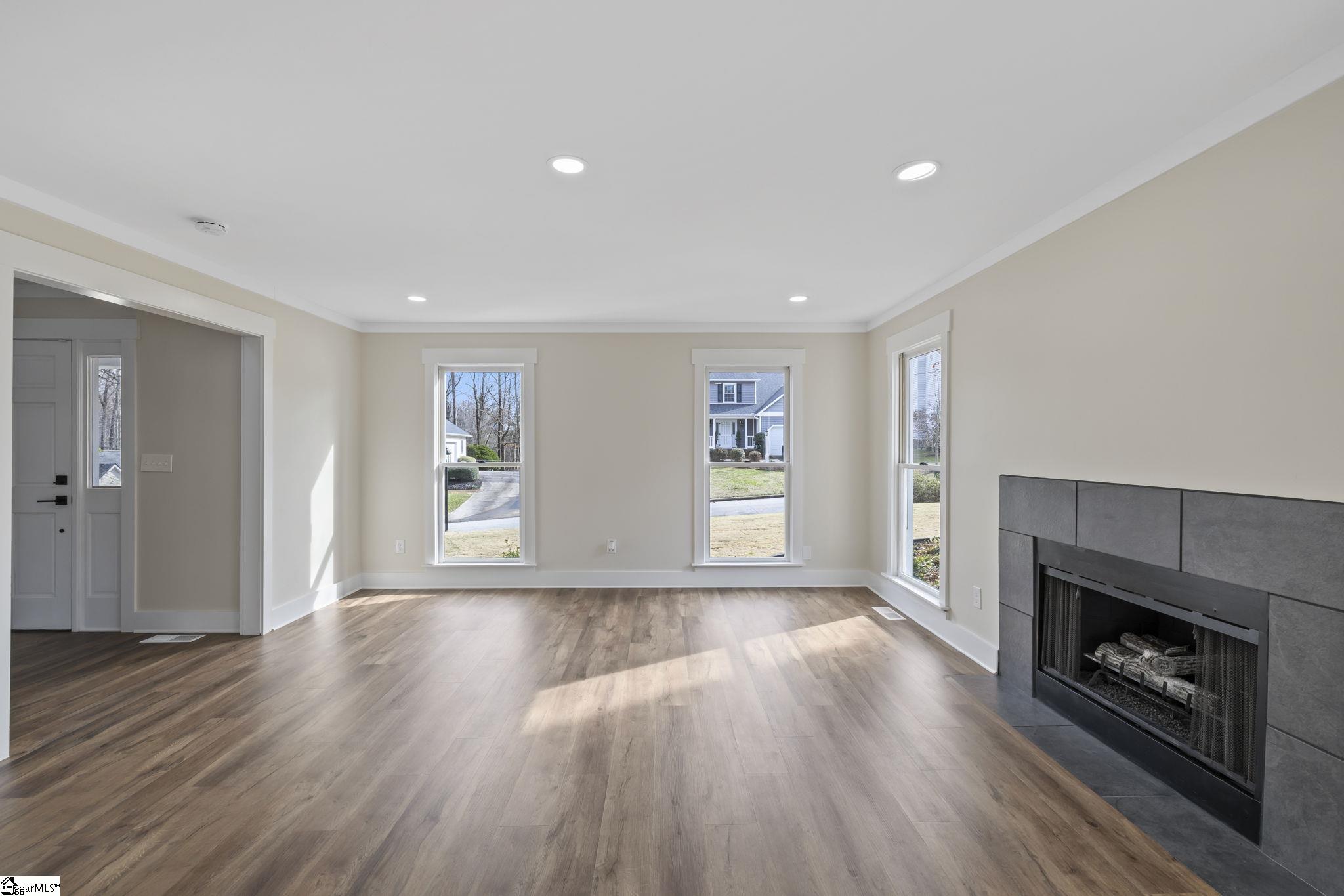 Greer, South Carolina 29650, United States, 4 Bedrooms Bedrooms, ,4 BathroomsBathrooms,Residential,Contingent,76721