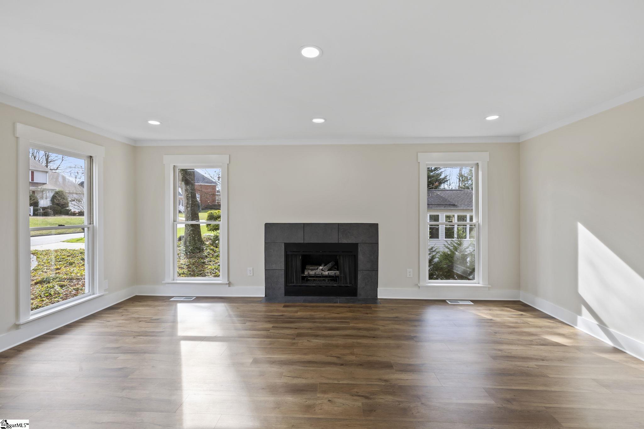 Greer, South Carolina 29650, United States, 4 Bedrooms Bedrooms, ,4 BathroomsBathrooms,Residential,Contingent,76721