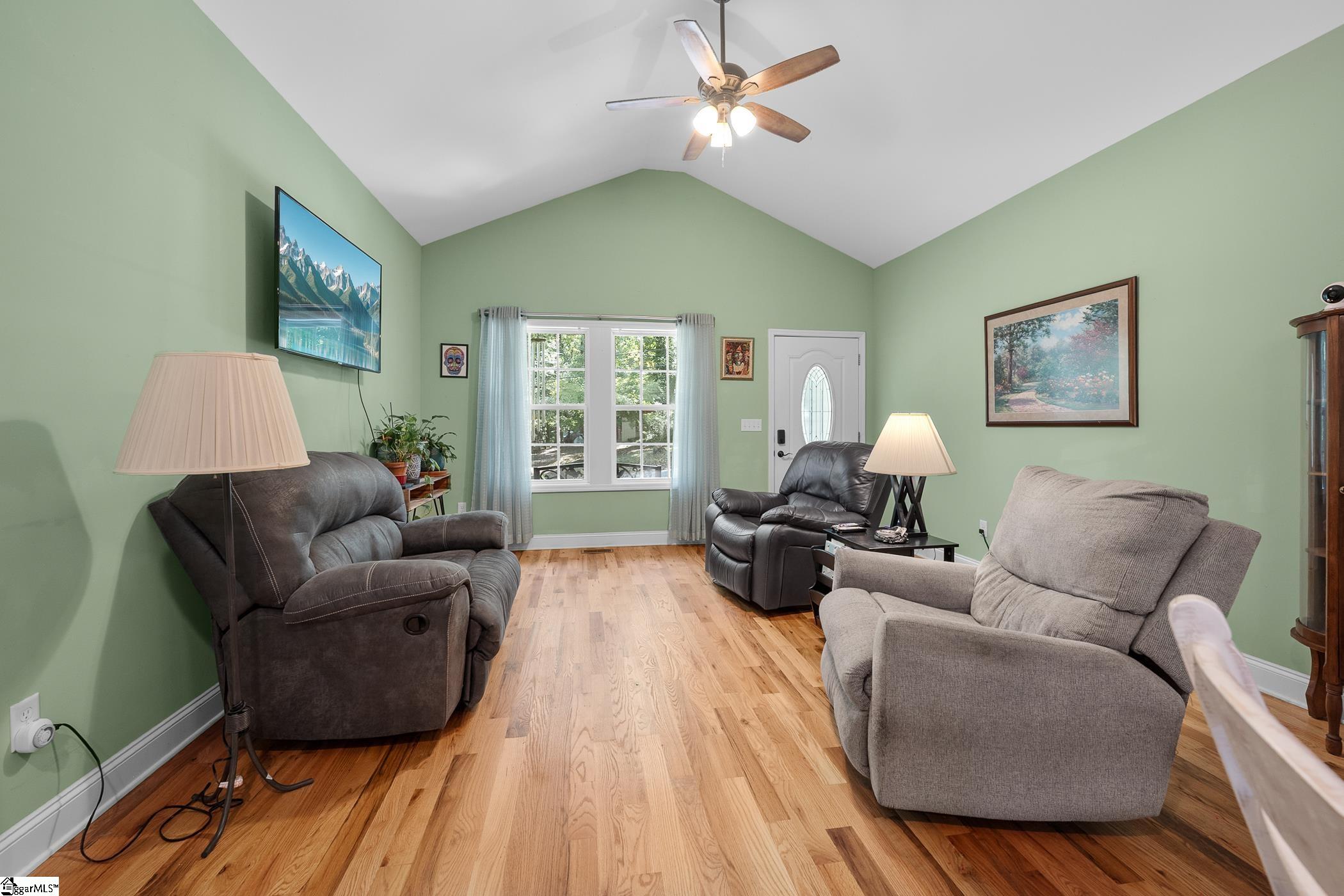 122 W Baker Street