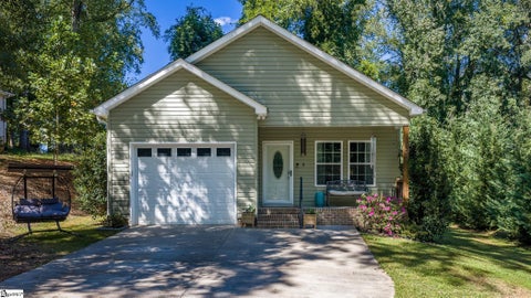 Photo of 122 W Baker Street, Pickens, SC 29671 (MLS # 1606714)