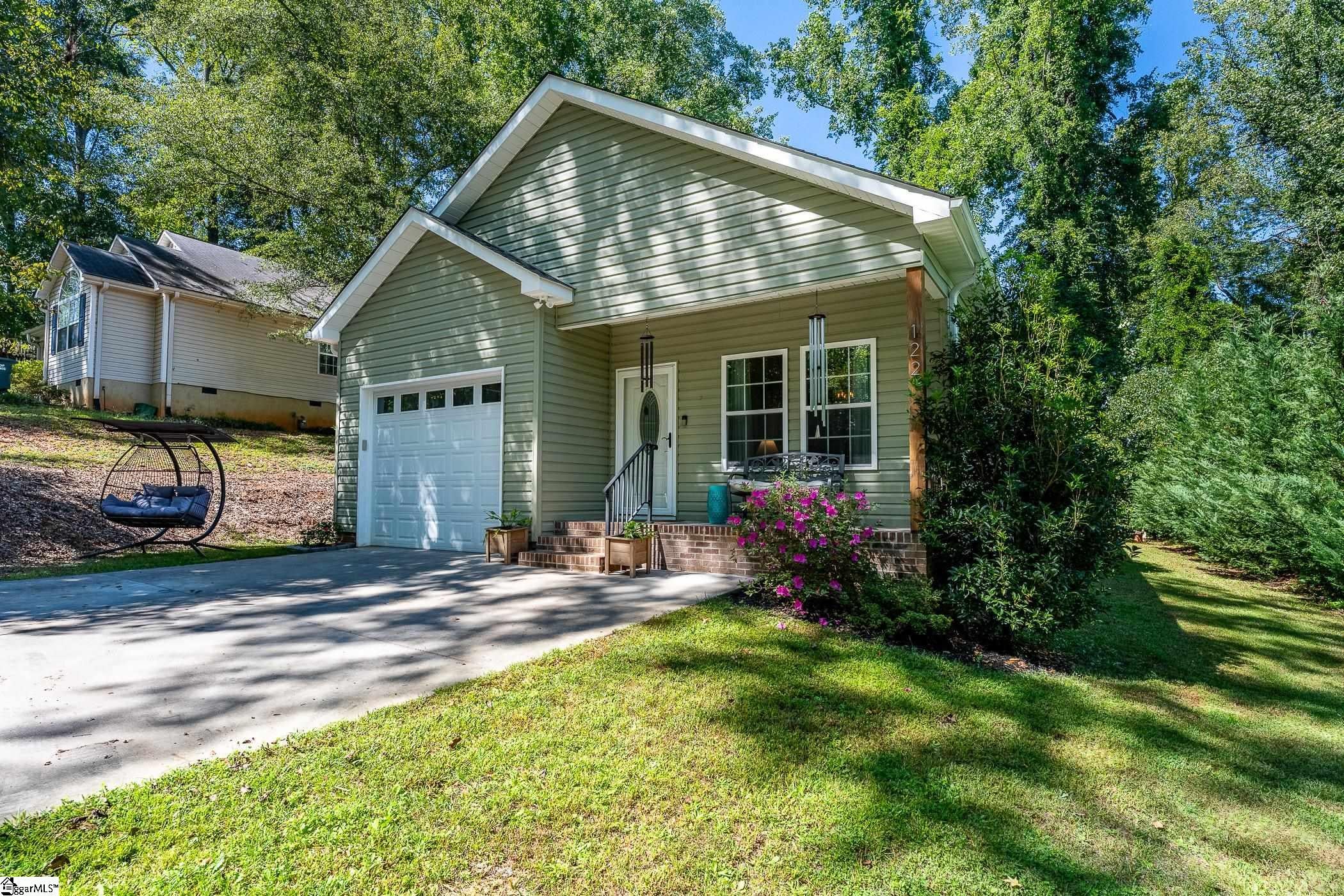 122 W Baker Street