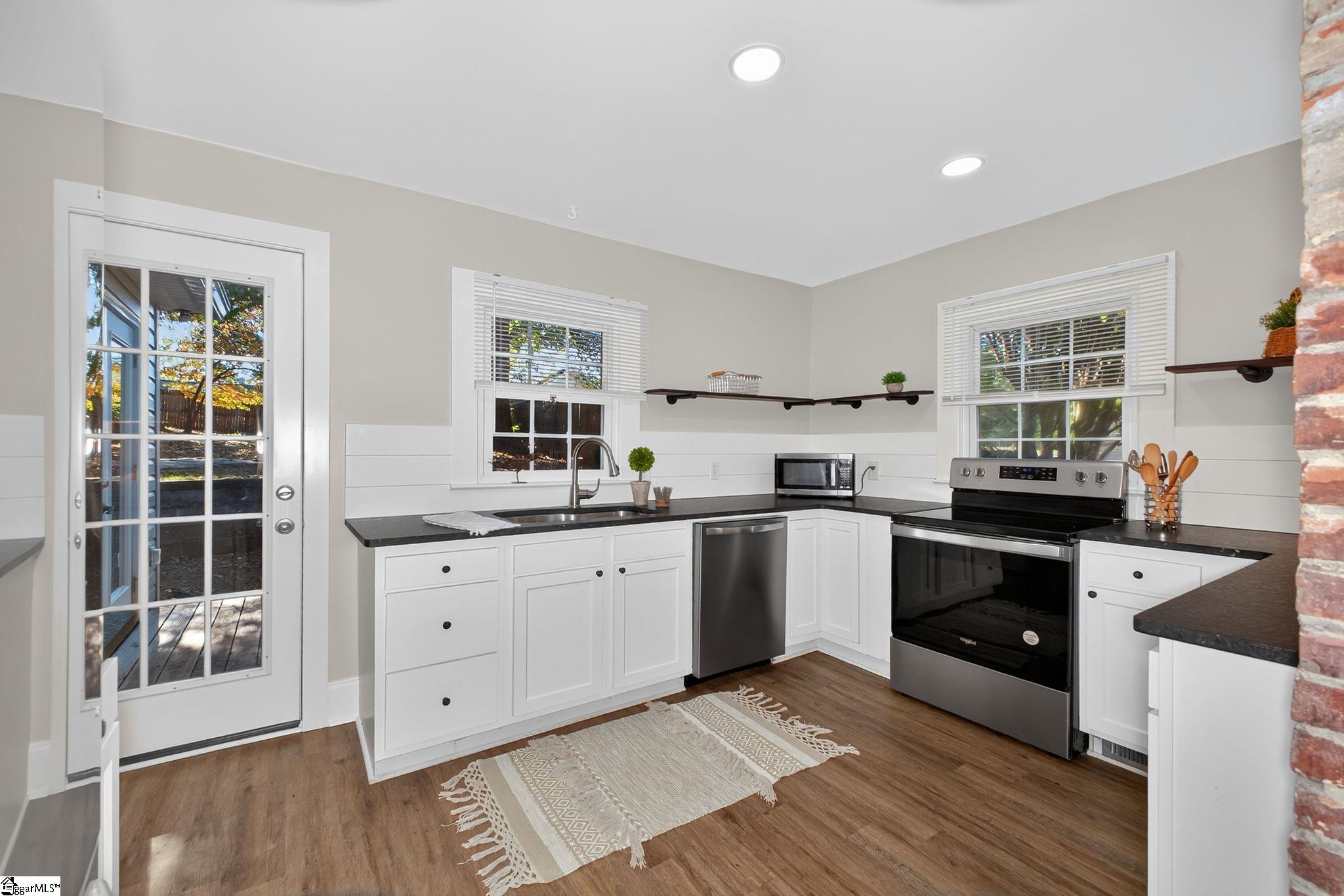 Greenville, South Carolina 29607, United States, 2 Bedrooms Bedrooms, ,2 BathroomsBathrooms,Residential,Active,228229