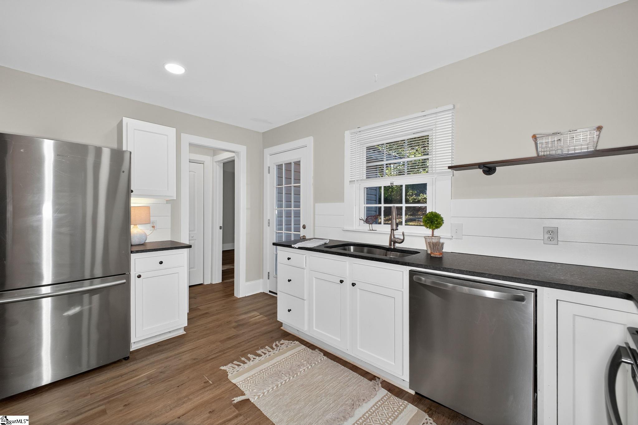 Greenville, South Carolina 29607, United States, 2 Bedrooms Bedrooms, ,2 BathroomsBathrooms,Residential,Active,228229