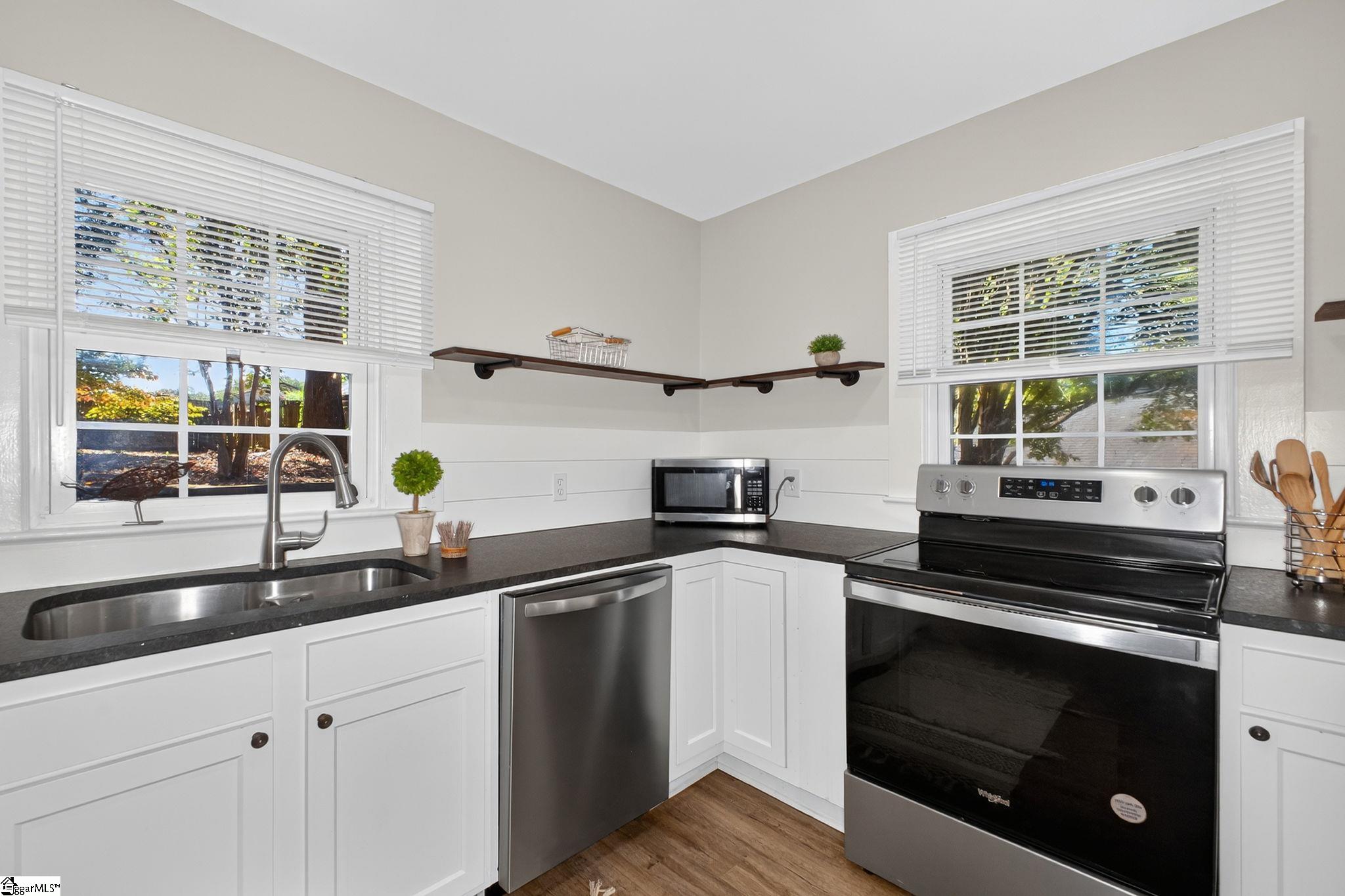 Greenville, South Carolina 29607, United States, 2 Bedrooms Bedrooms, ,2 BathroomsBathrooms,Residential,Active,228229