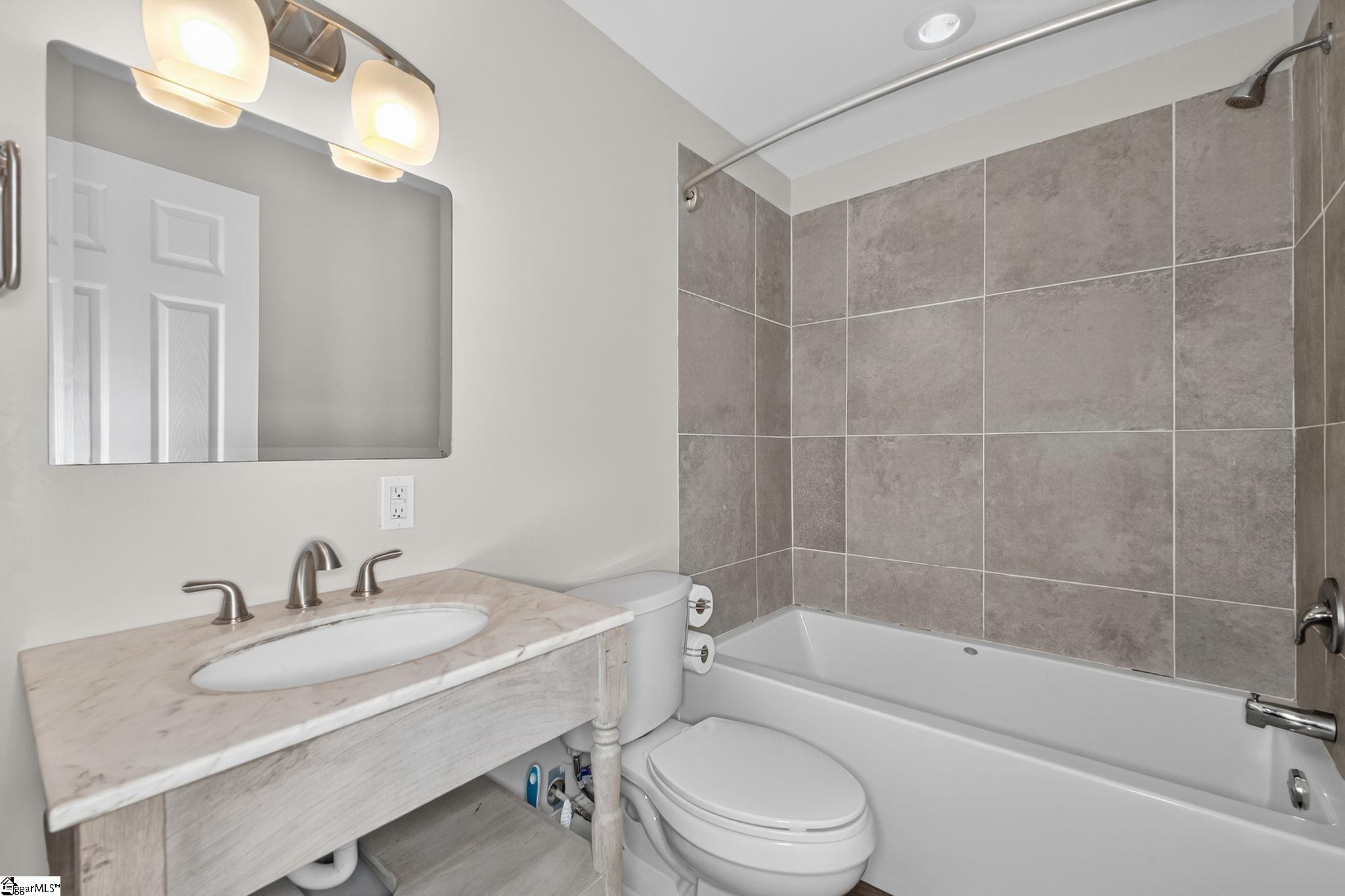 Greenville, South Carolina 29607, United States, 2 Bedrooms Bedrooms, ,2 BathroomsBathrooms,Residential,Active,228229