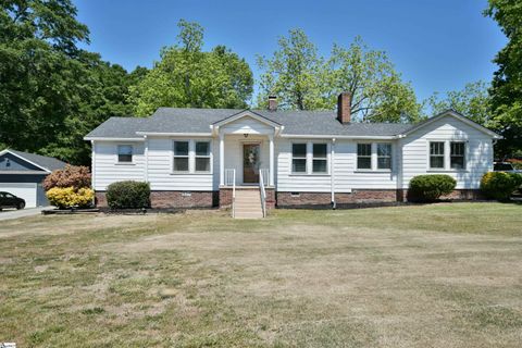 Photo of 110 Belton Drive, Williamston, SC 29697 (MLS # 1589560)