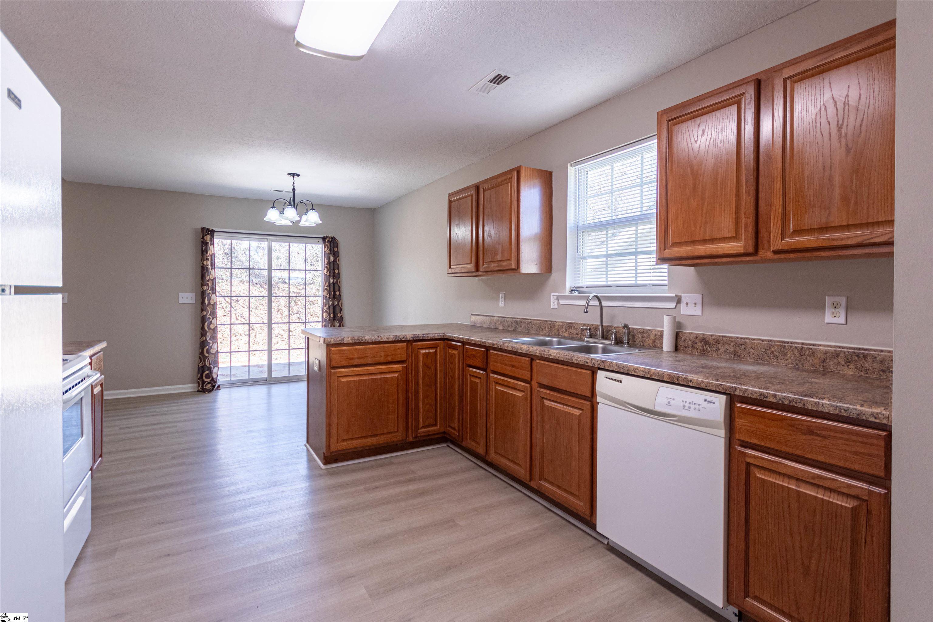 Spartanburg, South Carolina 29301, United States, 3 Bedrooms Bedrooms, ,2 BathroomsBathrooms,Residential,Active,105567