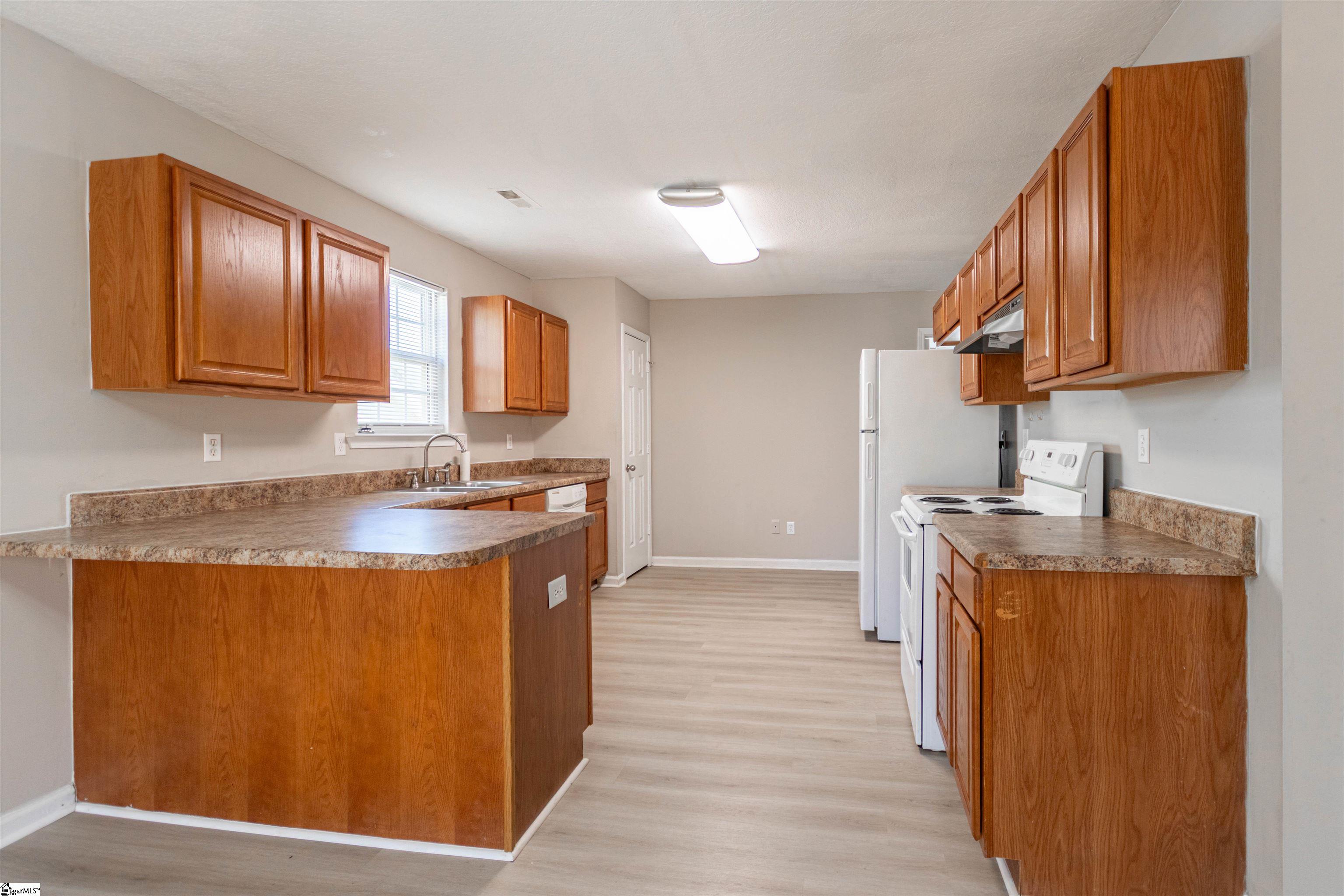 Spartanburg, South Carolina 29301, United States, 3 Bedrooms Bedrooms, ,2 BathroomsBathrooms,Residential,Active,105567