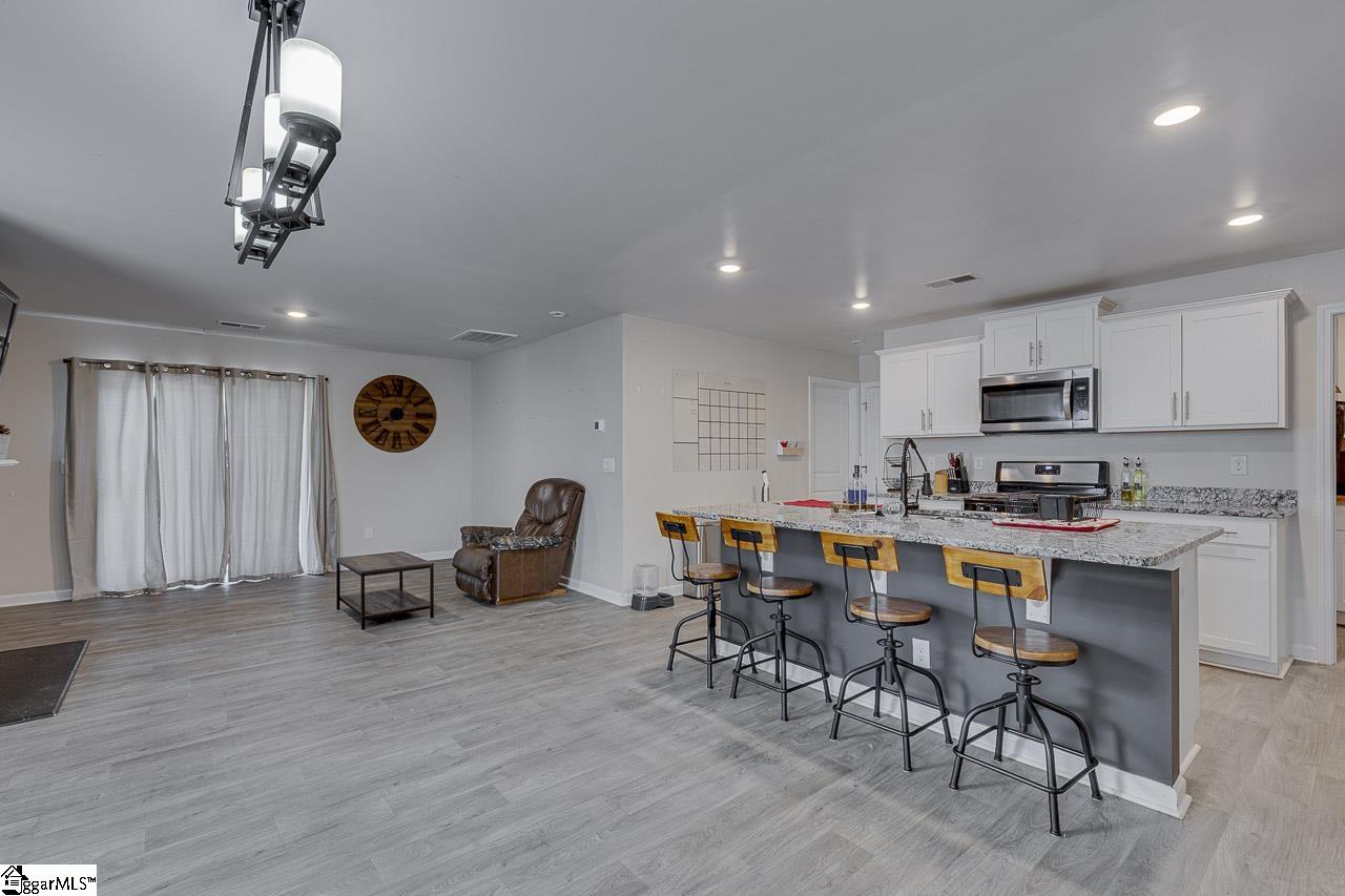 938 Ashwood Way