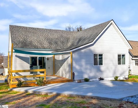 Photo of 35 Henry Street, Greenville, SC 29605 (MLS # 1579386)