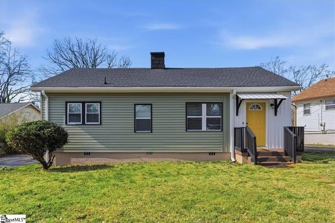 Photo of 208B Collins Avenue, Spartanburg, SC 29306 (MLS # 1583792)