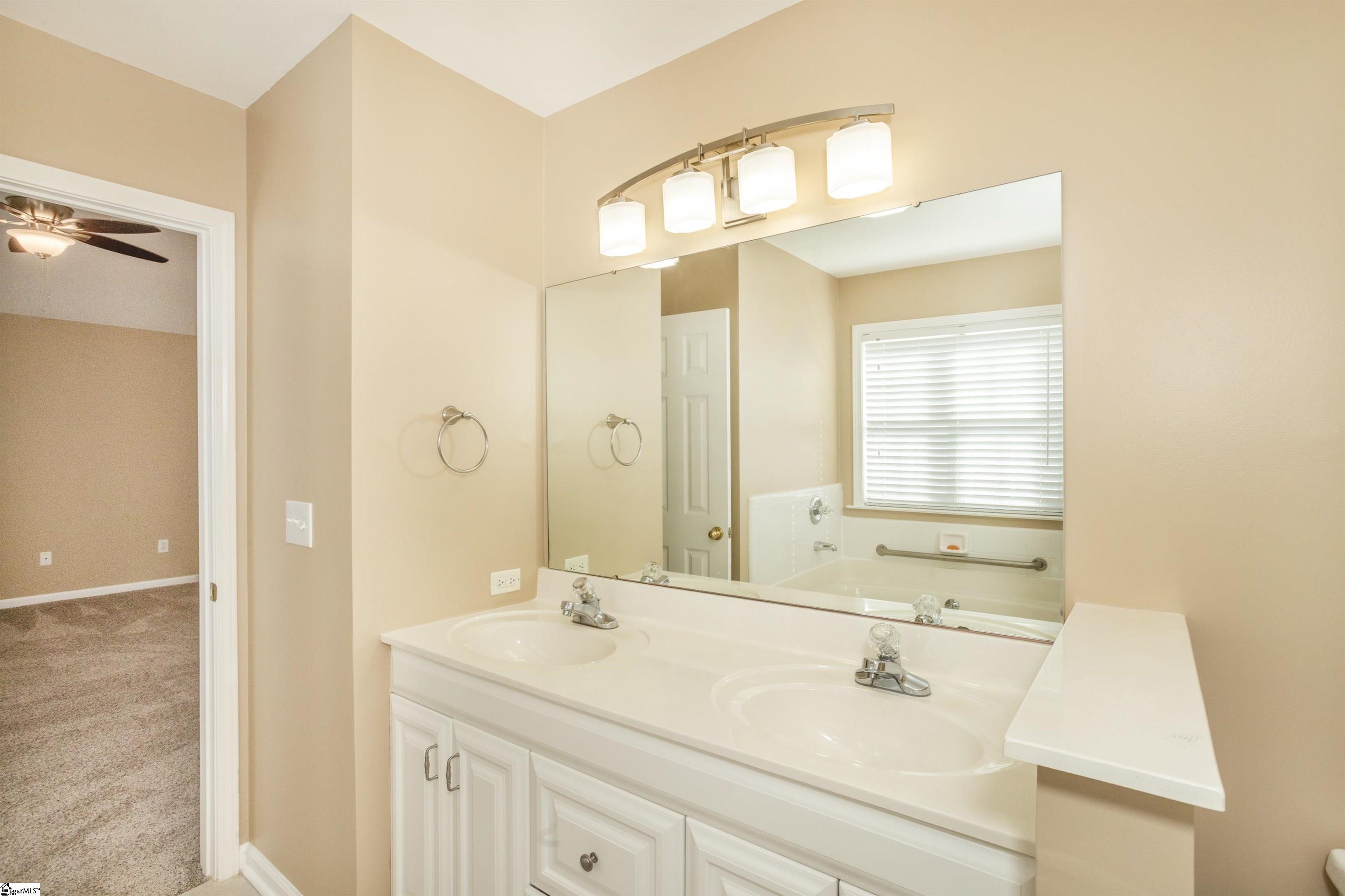 Greenville, South Carolina 29615, United States, 3 Bedrooms Bedrooms, ,2 BathroomsBathrooms,Residential,Contingent,101565