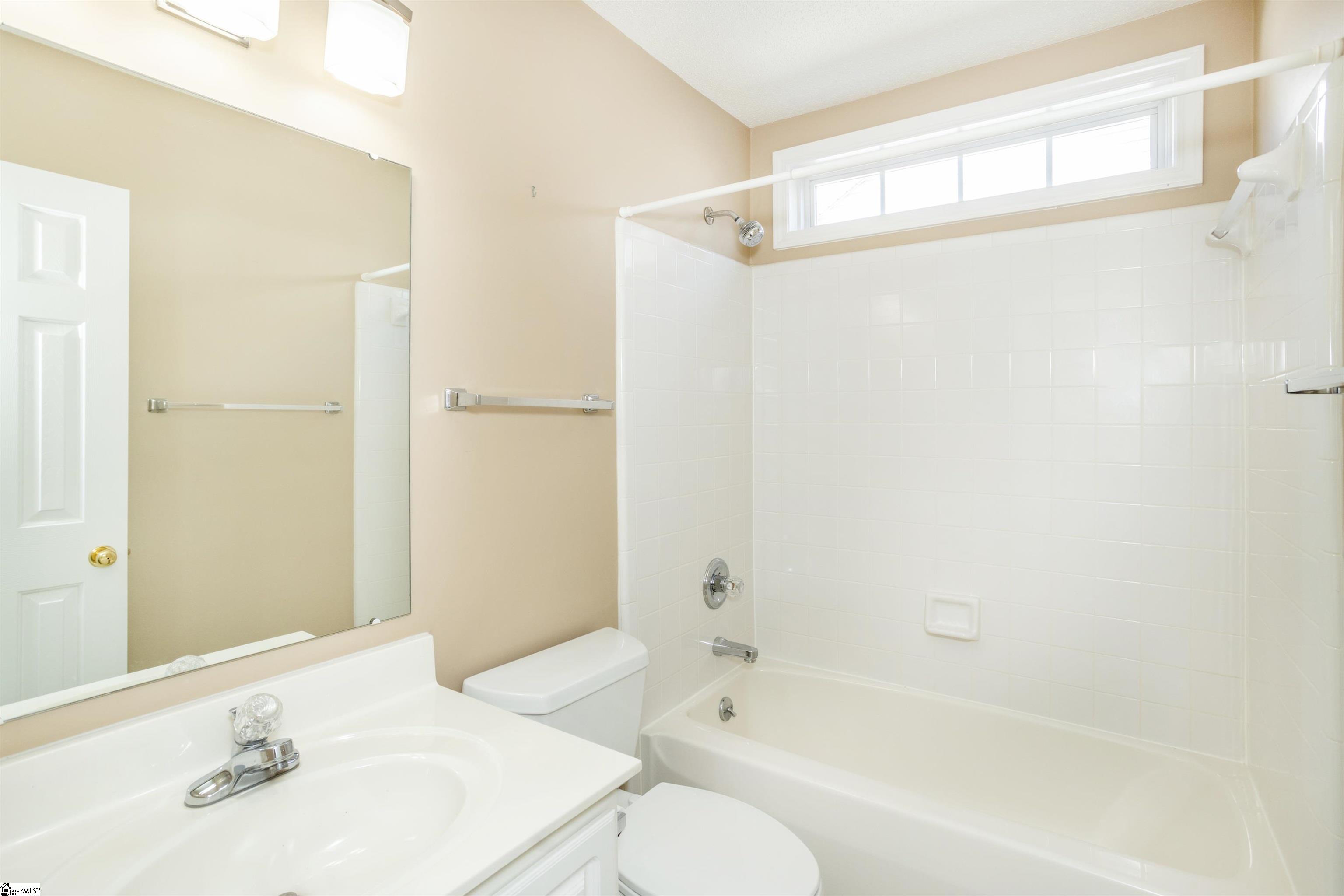 Greenville, South Carolina 29615, United States, 3 Bedrooms Bedrooms, ,2 BathroomsBathrooms,Residential,Contingent,101565