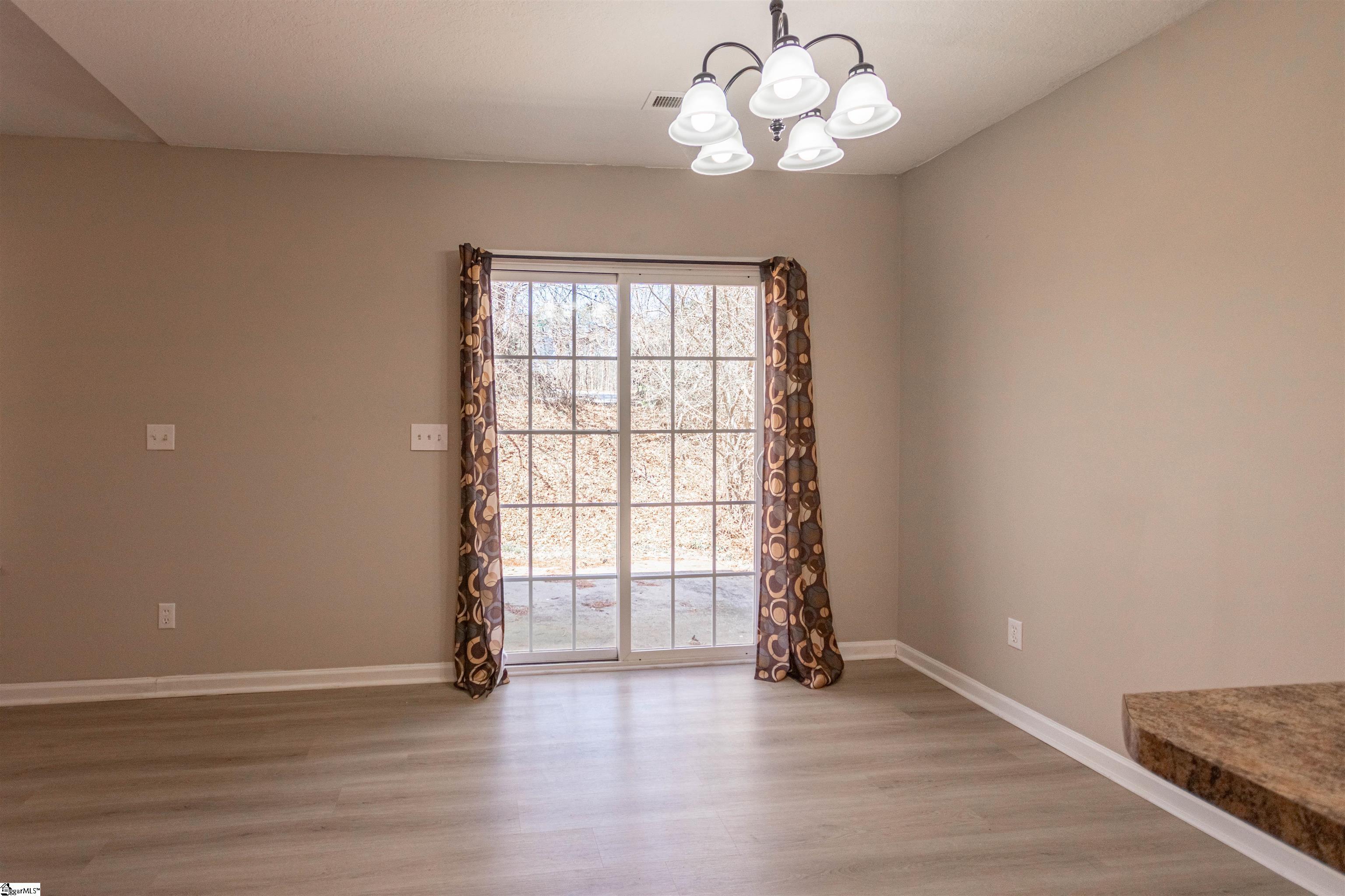 Spartanburg, South Carolina 29301, United States, 3 Bedrooms Bedrooms, ,2 BathroomsBathrooms,Residential,Active,284