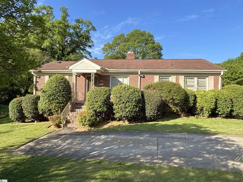 Photo of 126 W Circle Avenue, Greenville, SC 29607 (MLS # 1588445)