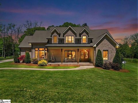 Photo of 724 Red Hill Road, Pickens, SC 29671 (MLS # 1589678)