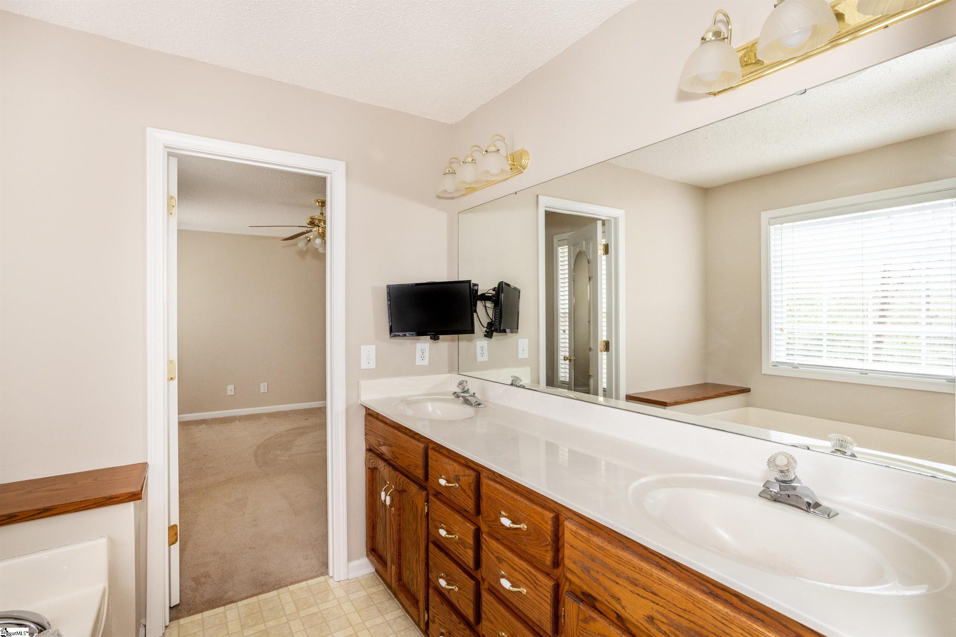 Greer, South Carolina 29651, United States, 3 Bedrooms Bedrooms, ,2 BathroomsBathrooms,Residential,Contingent,102918