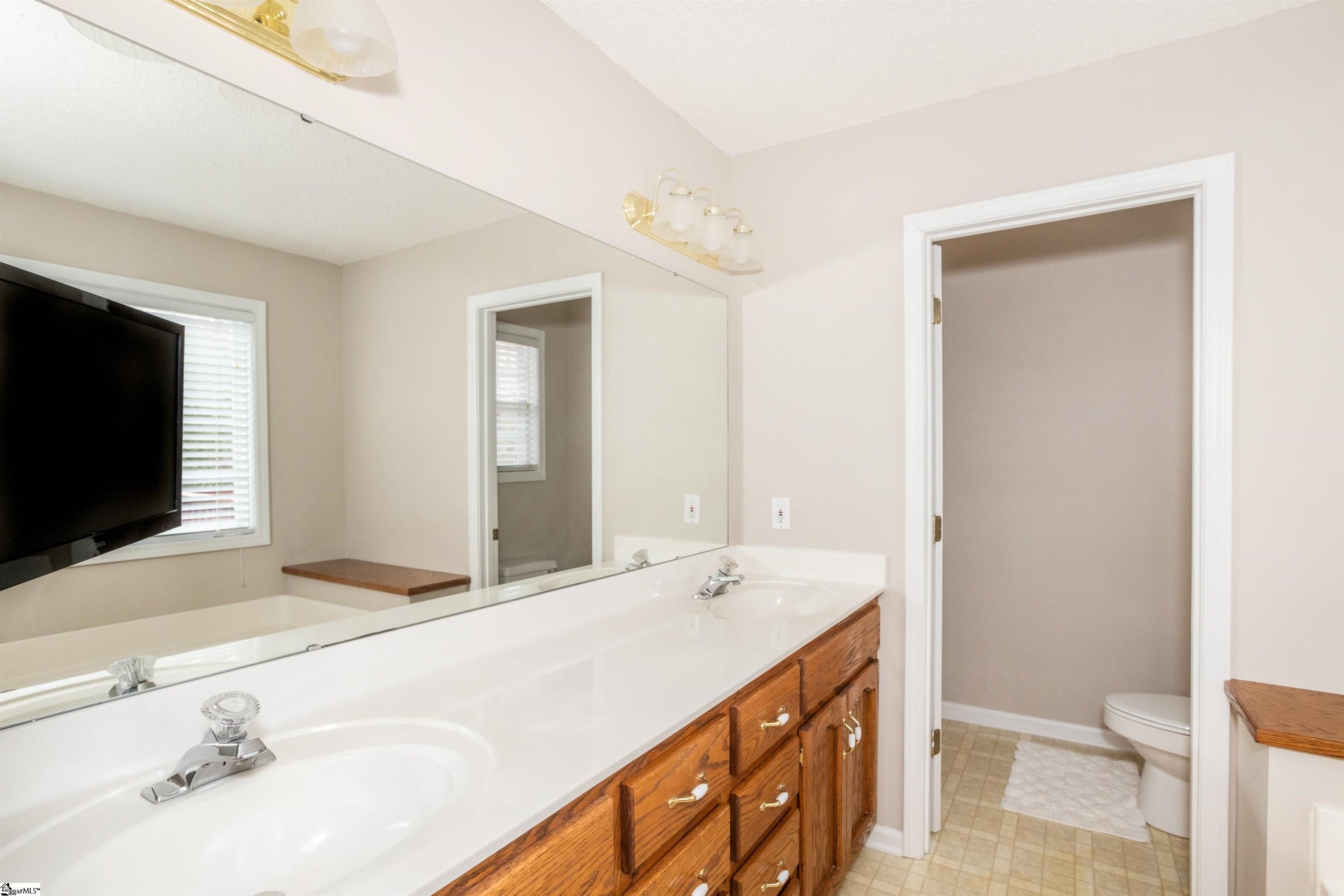 Greer, South Carolina 29651, United States, 3 Bedrooms Bedrooms, ,2 BathroomsBathrooms,Residential,Contingent,102918